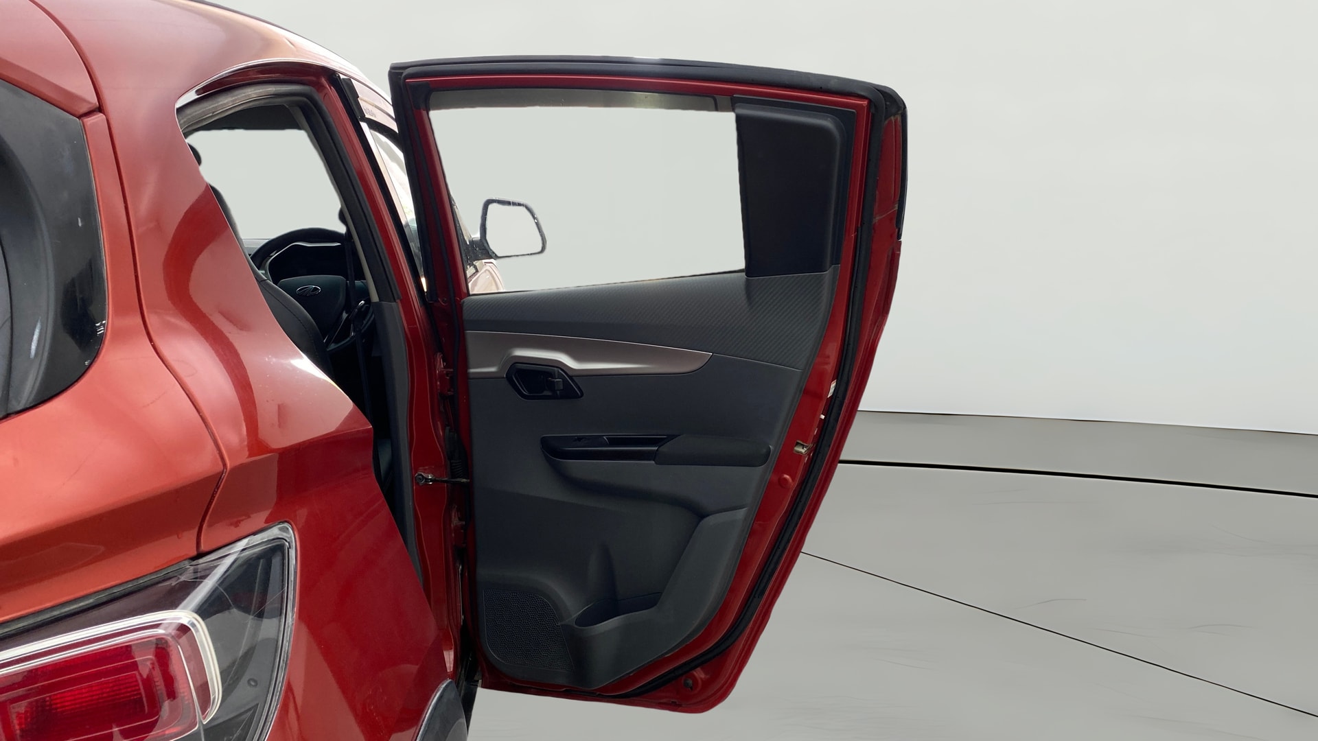 View 2018 Mahindra KUV100 K2 Petrol BS IV Image 7 Used 2018 Mahindra KUV100 K2 Petrol BS IV Image 7