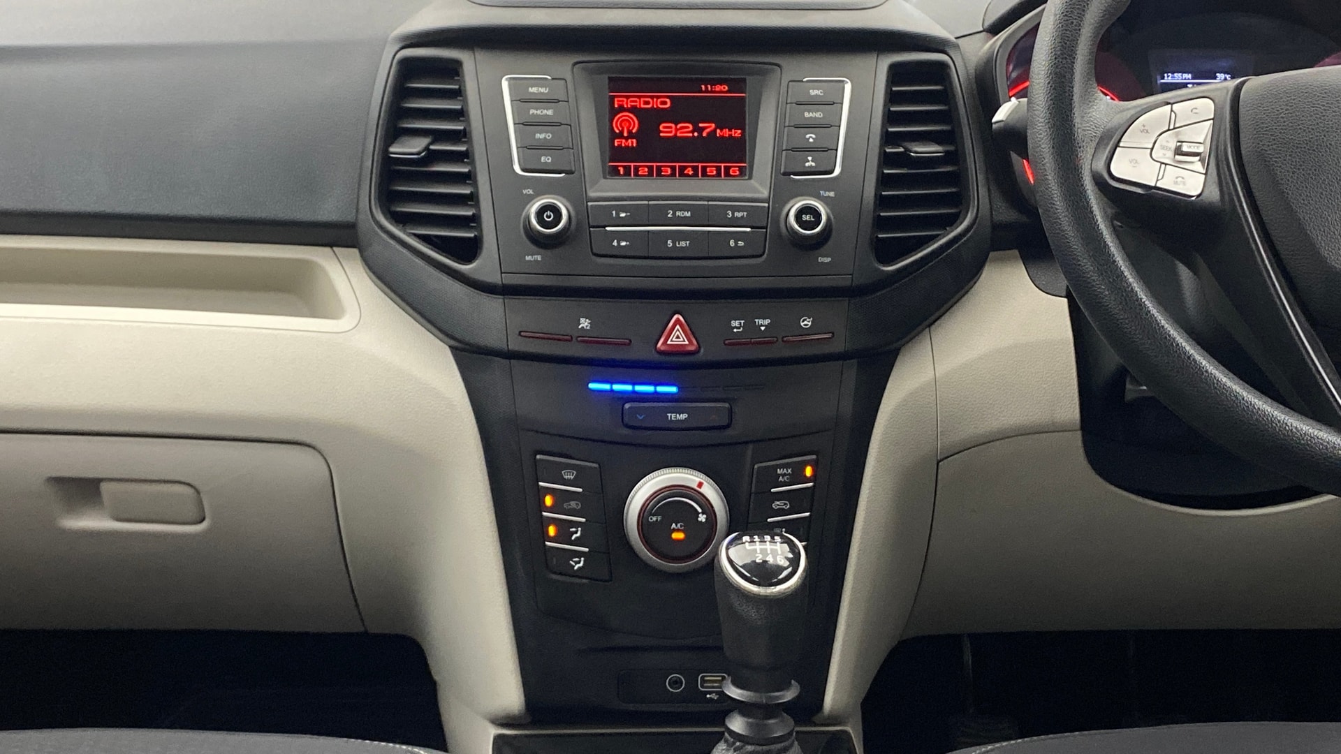 Used 2023 Mahindra XUV300 Used 2023 Mahindra XUV300