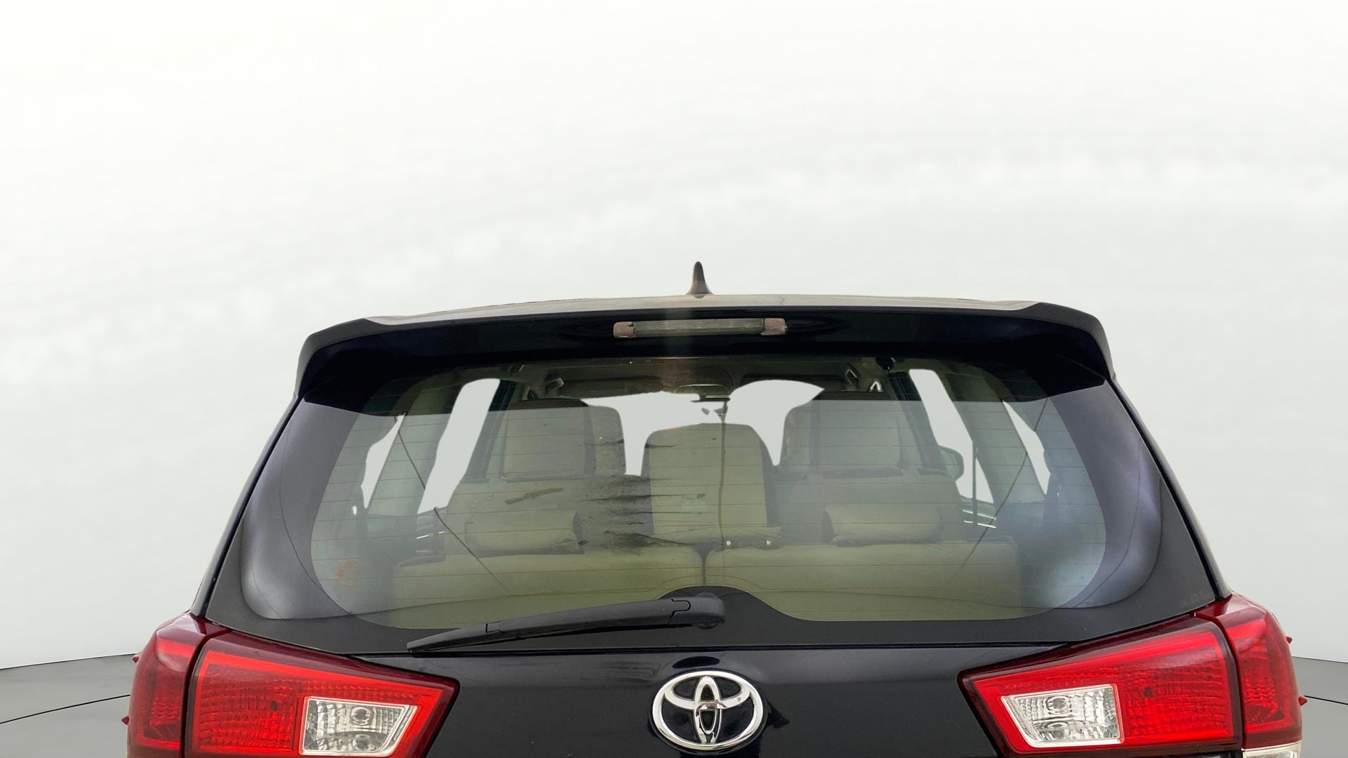 View 2017 Toyota Innova Crysta 2.8 ZX AT 7-Seater Image 4 Used 2017 Toyota Innova Crysta 2.8 ZX AT 7-Seater Image 4