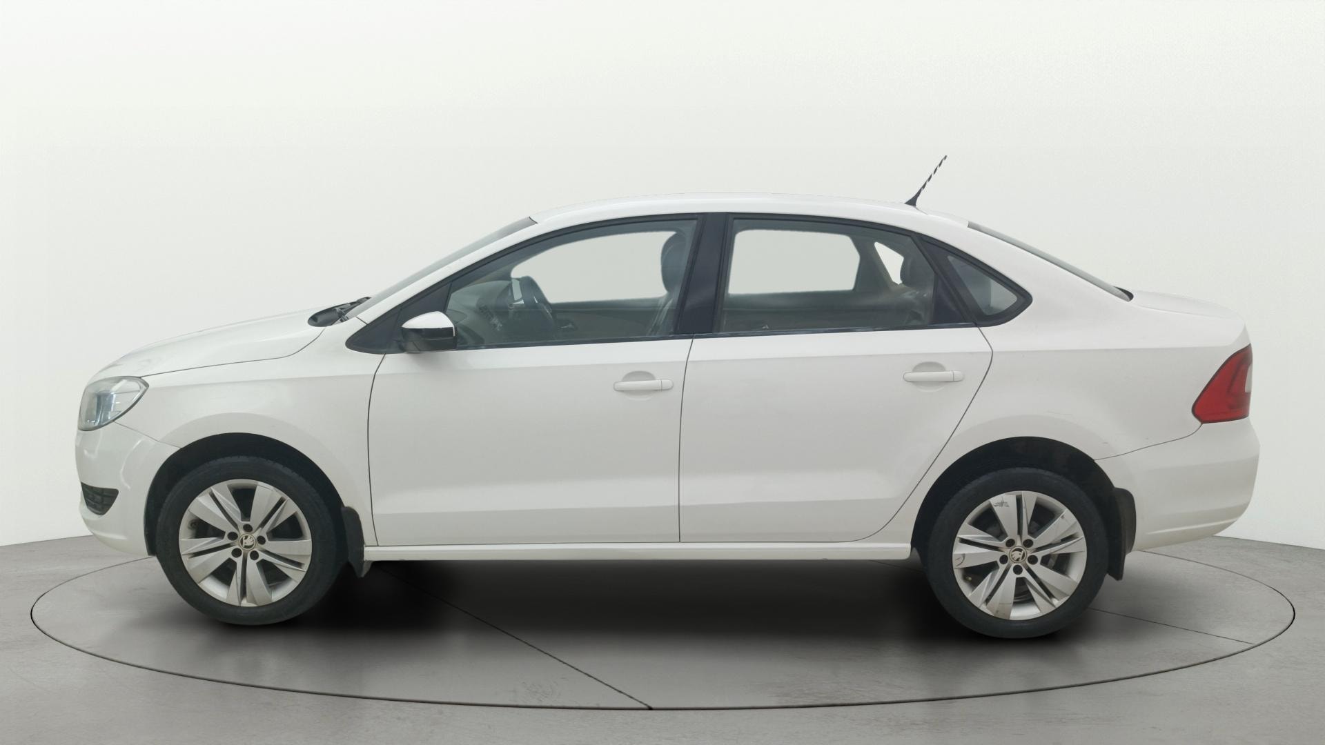 View 2016 Skoda Rapid 1.6 MPI Active Petrol BS IV Image 25 Used 2016 Skoda Rapid 1.6 MPI Active Petrol BS IV Image 25