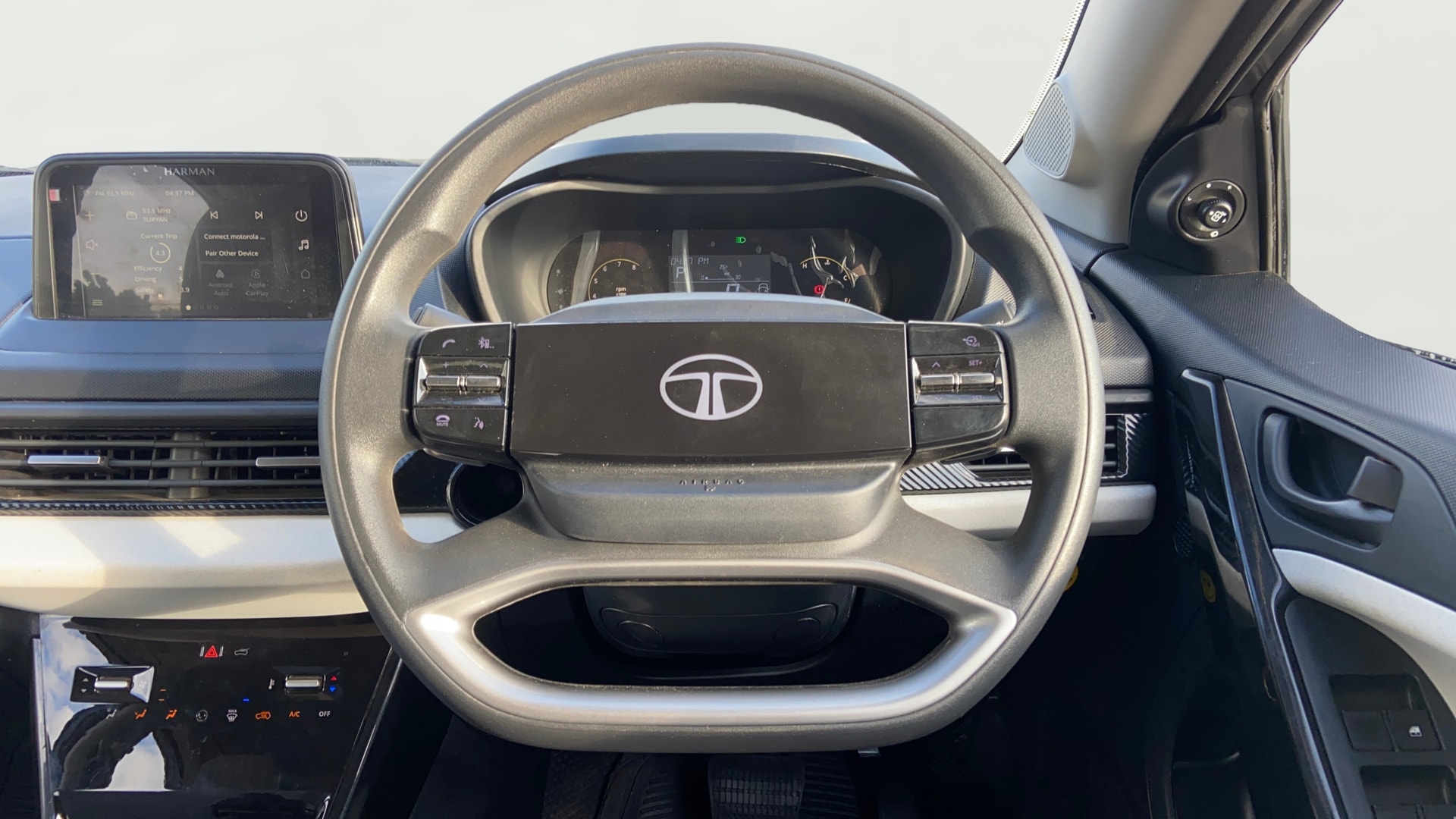 View 2025 Tata Curvv Smart 1.2 Revotron Petrol 6MT Image 21 Used 2025 Tata Curvv Smart 1.2 Revotron Petrol 6MT Image 21