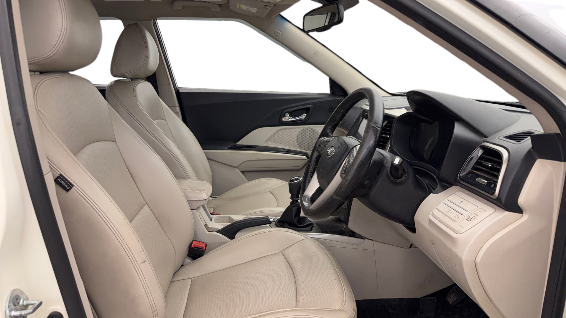 View 2019 Mahindra XUV300 W4 Petrol BS IV Image 27 Used 2019 Mahindra XUV300 W4 Petrol BS IV Image 27