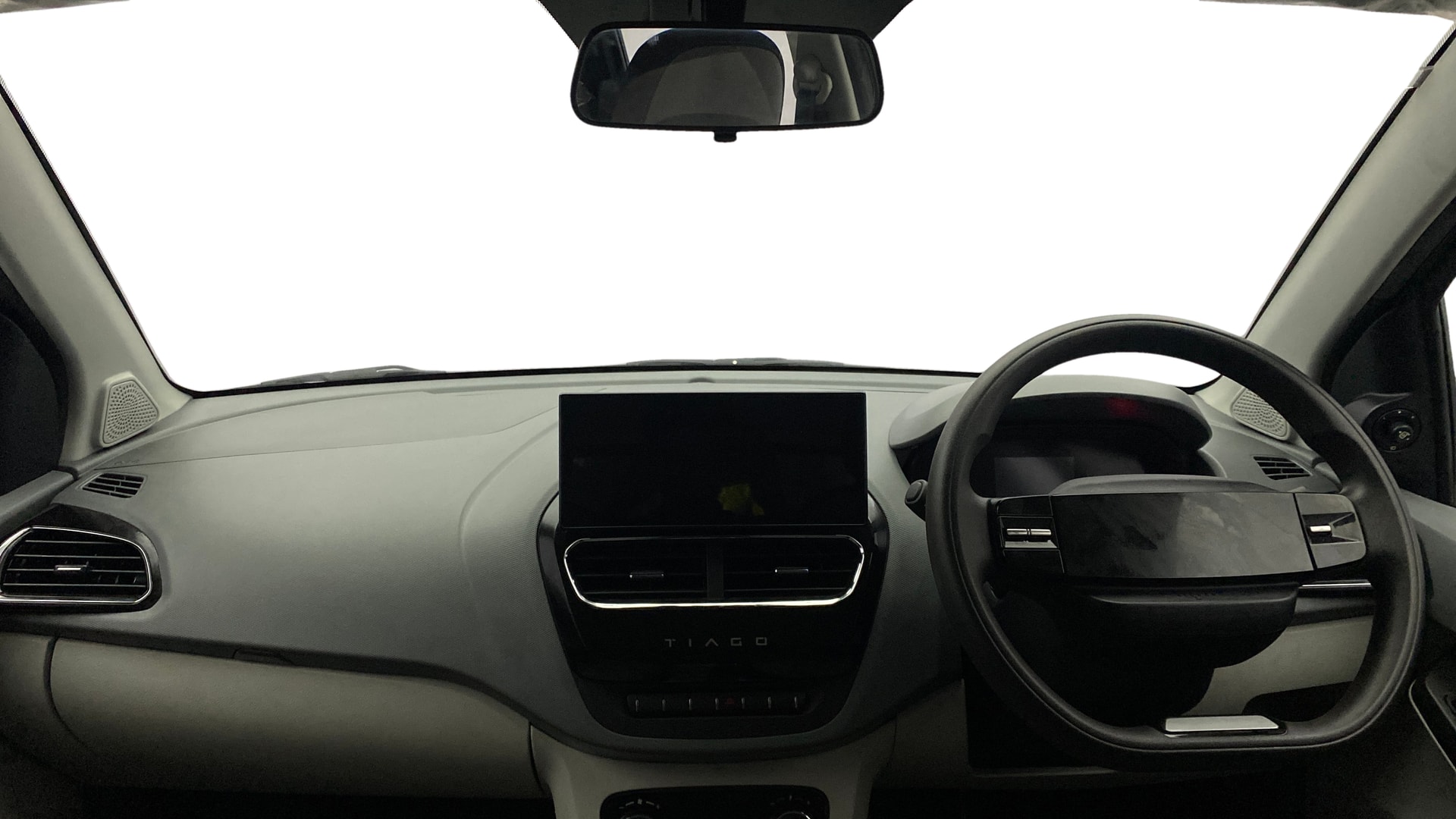 View 2025 Tata Tiago Revotorq XB Image 15 Used 2025 Tata Tiago Revotorq XB Image 15