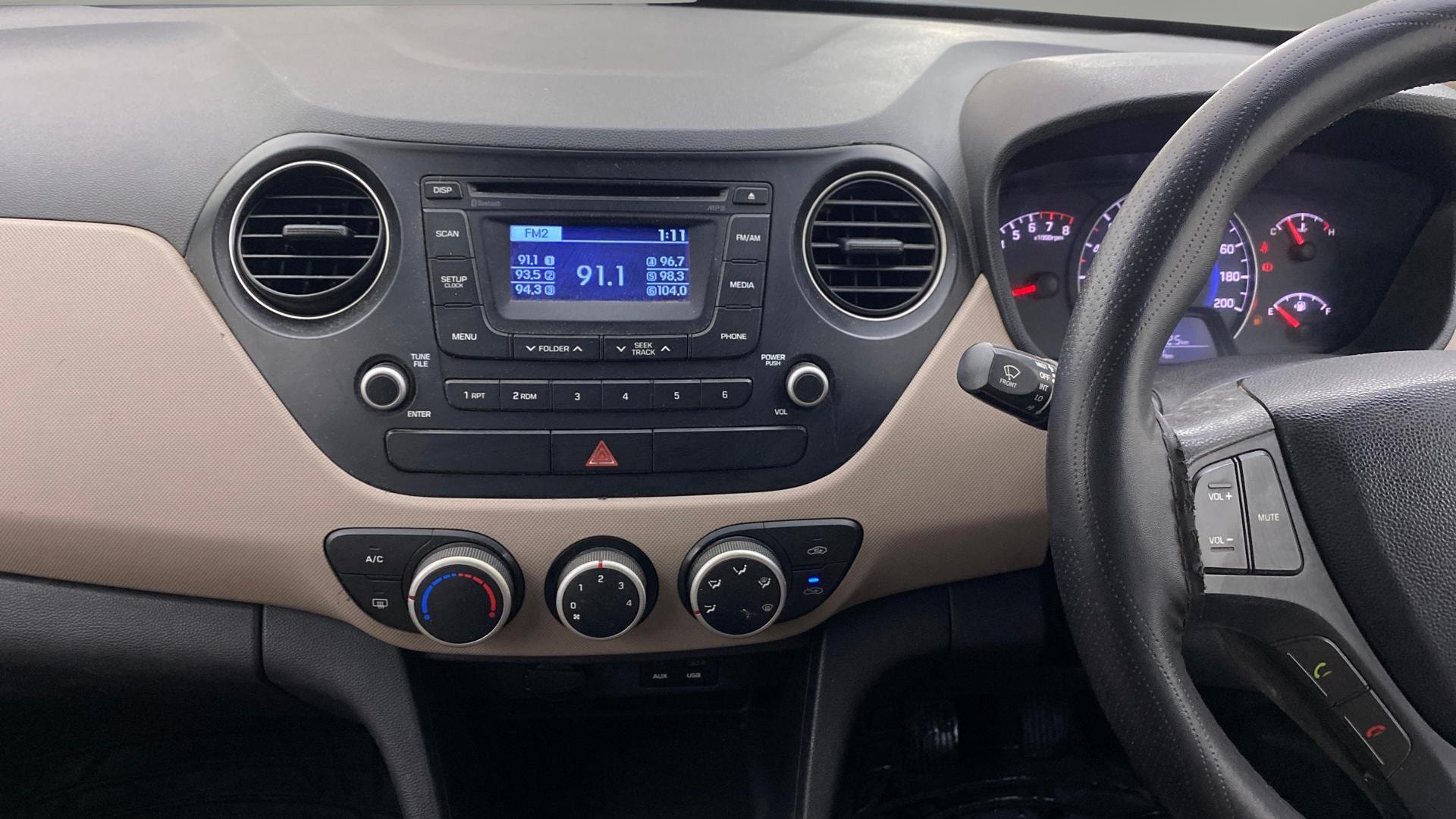 View 2015 Hyundai Grand i10 Sportz 1.2 Kappa Image 17 Used 2015 Hyundai Grand i10 Sportz 1.2 Kappa Image 17