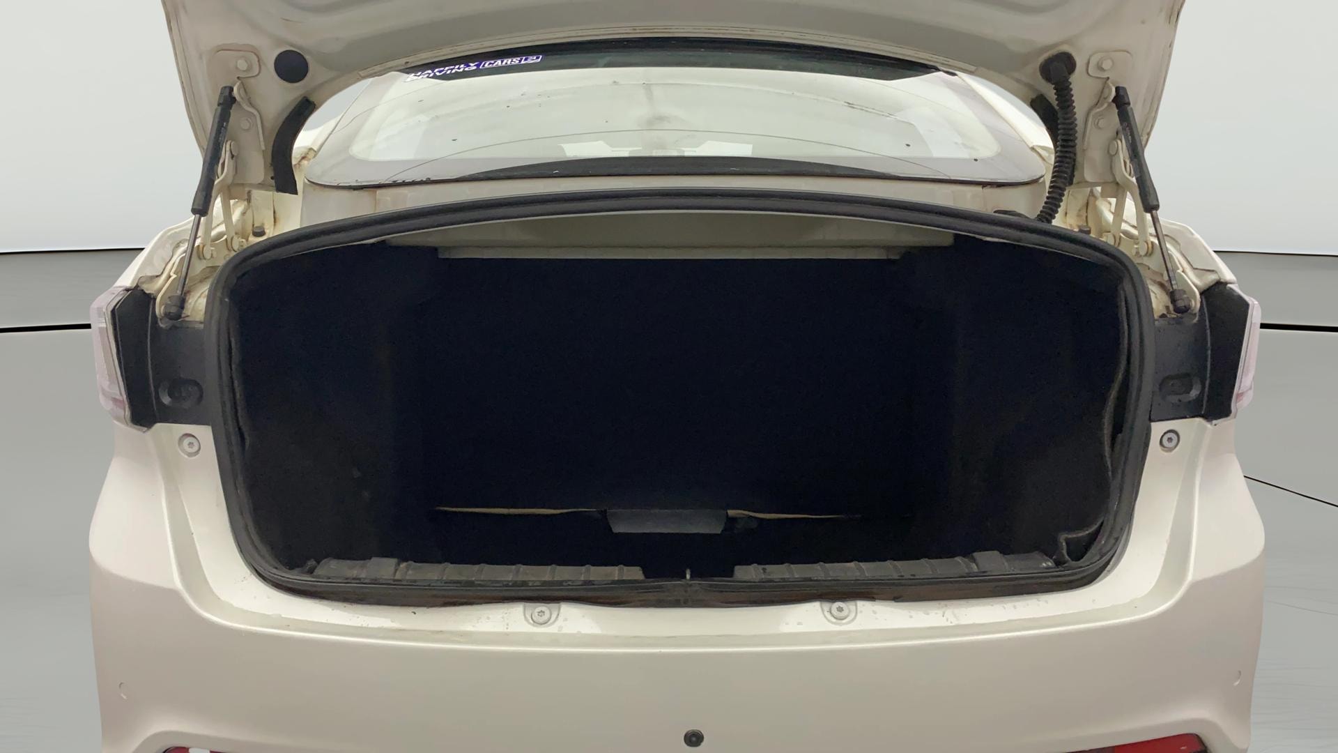 View 2019 Tata Tigor XE Diesel Image 37 Used 2019 Tata Tigor XE Diesel Image 37