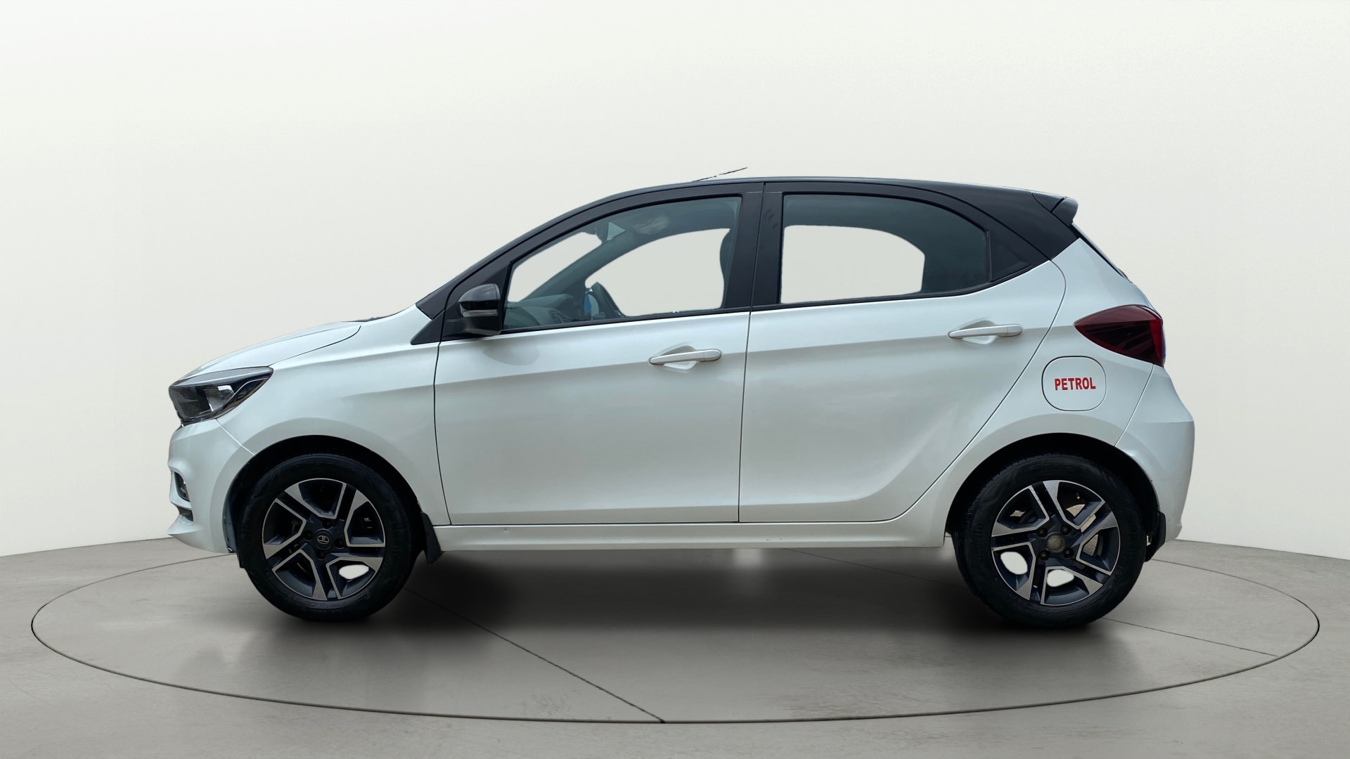 View 2020 Tata Tiago Revotorq XB Image 26 Used 2020 Tata Tiago Revotorq XB Image 26
