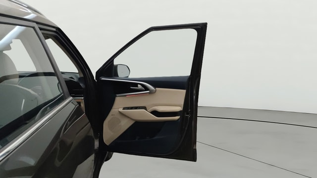 View Kia Carens Image 49 Used Kia Carens Image 49