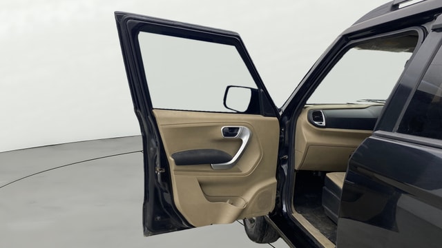 View Mahindra TUV300 Image 30 Used Mahindra TUV300 Image 30