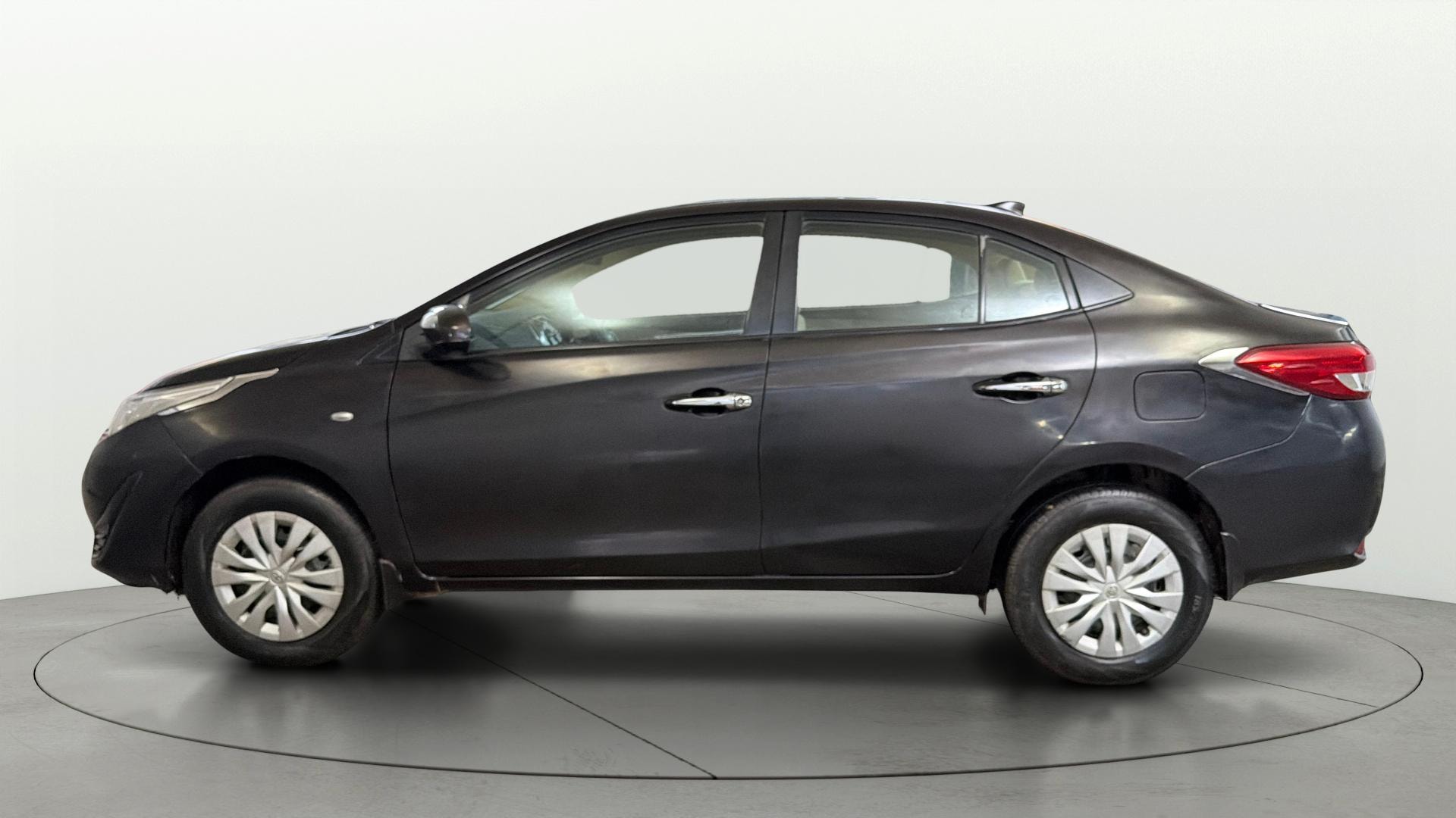 View 2019 Toyota Yaris J CVT Image 5 Used 2019 Toyota Yaris J CVT Image 5