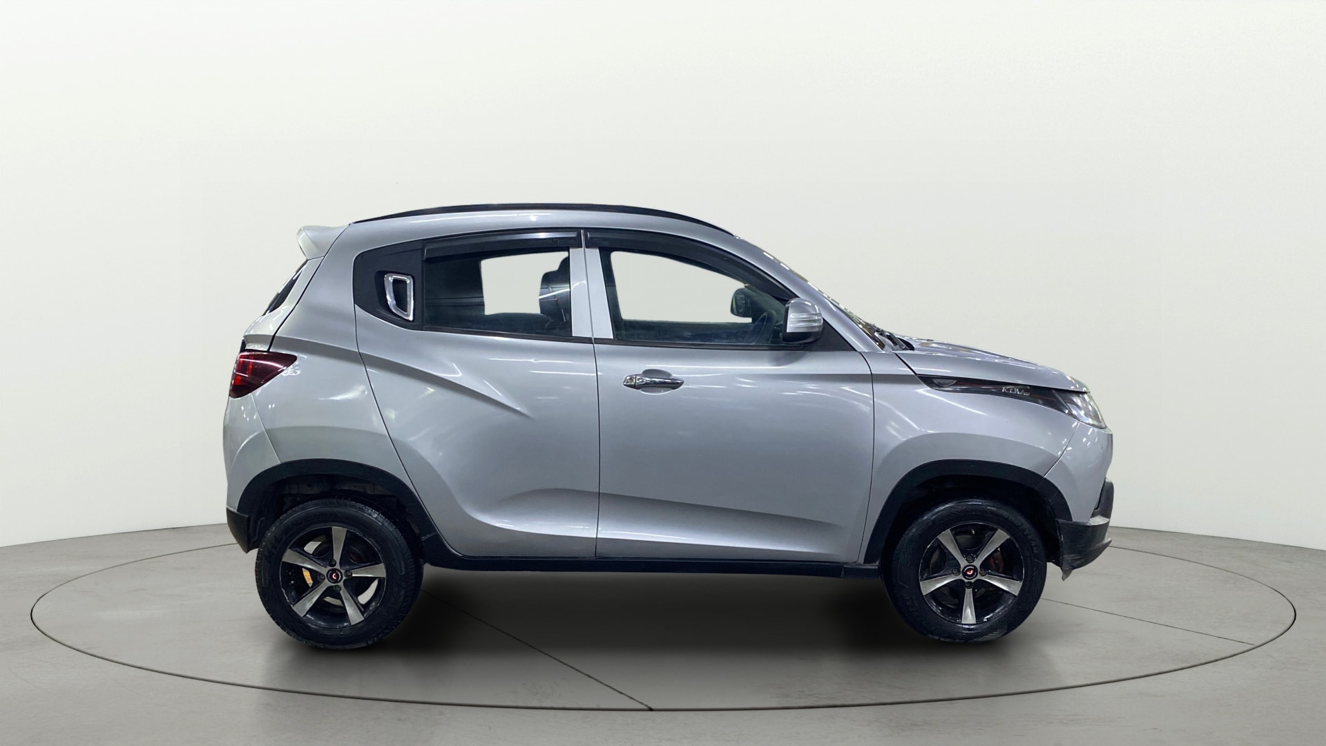 View 2017 Mahindra KUV100 K4 Plus Petrol 5 Seater BS IV Image 26 Used 2017 Mahindra KUV100 K4 Plus Petrol 5 Seater BS IV Image 26