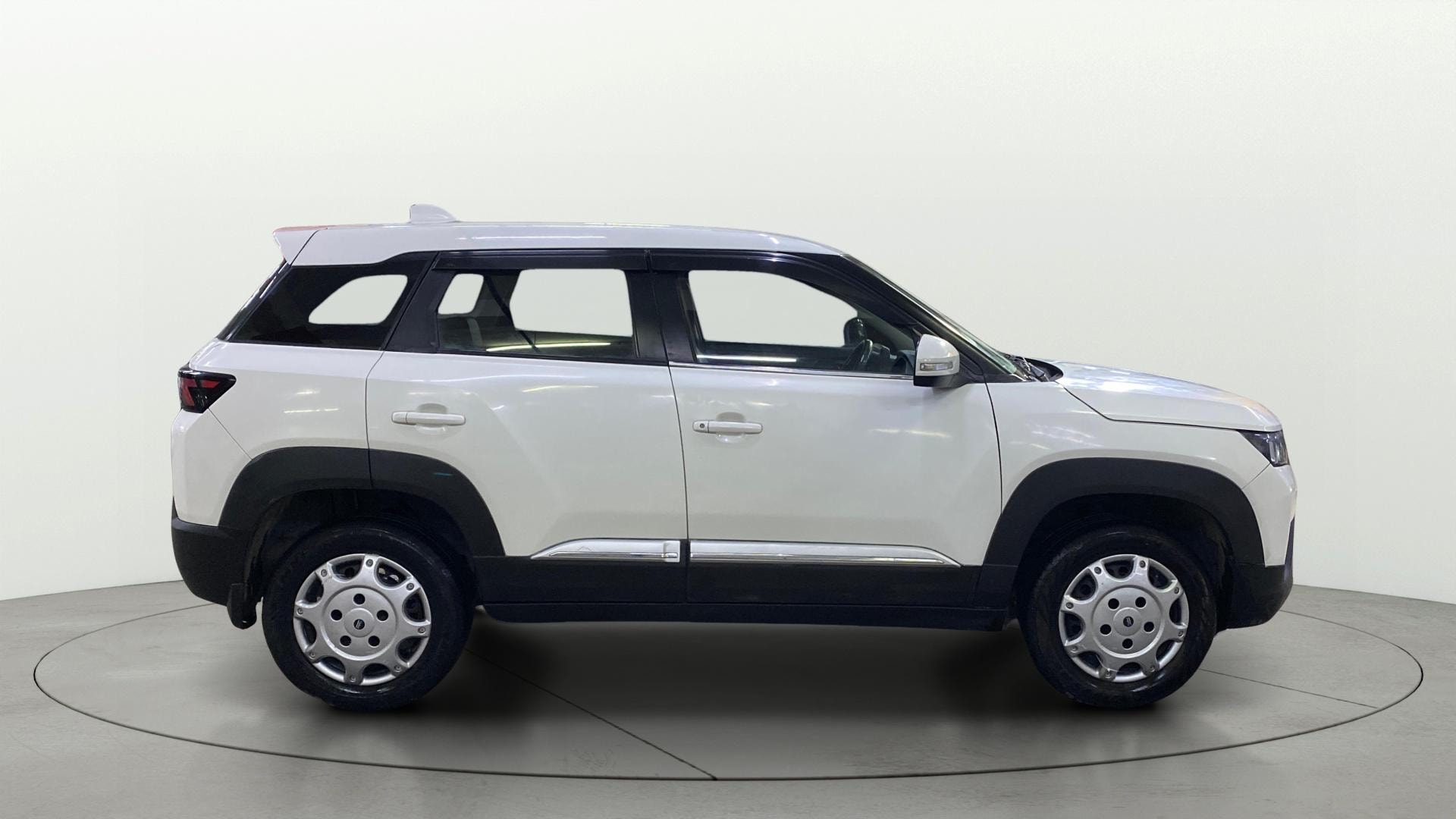 View 2023 Maruti Suzuki 1000 Base Variant Image 29 Used 2023 Maruti Suzuki 1000 Base Variant Image 29