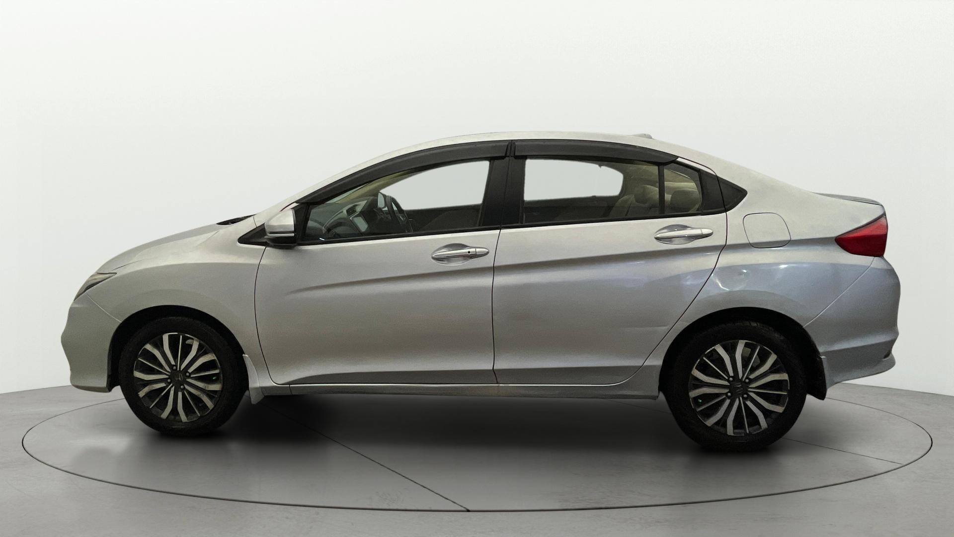 View 2017 Honda City ZX MT Diesel Anniversary Edition Image 6 Used 2017 Honda City ZX MT Diesel Anniversary Edition Image 6