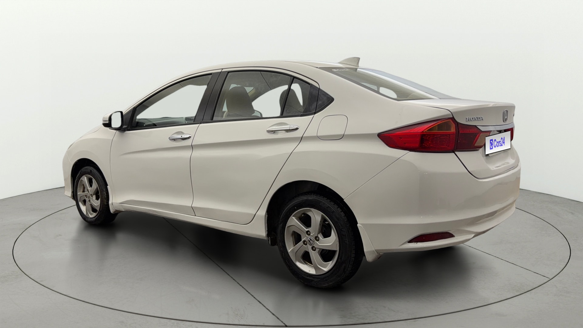 View 2015 Honda City ZX MT Diesel Anniversary Edition Image 2 Used 2015 Honda City ZX MT Diesel Anniversary Edition Image 2