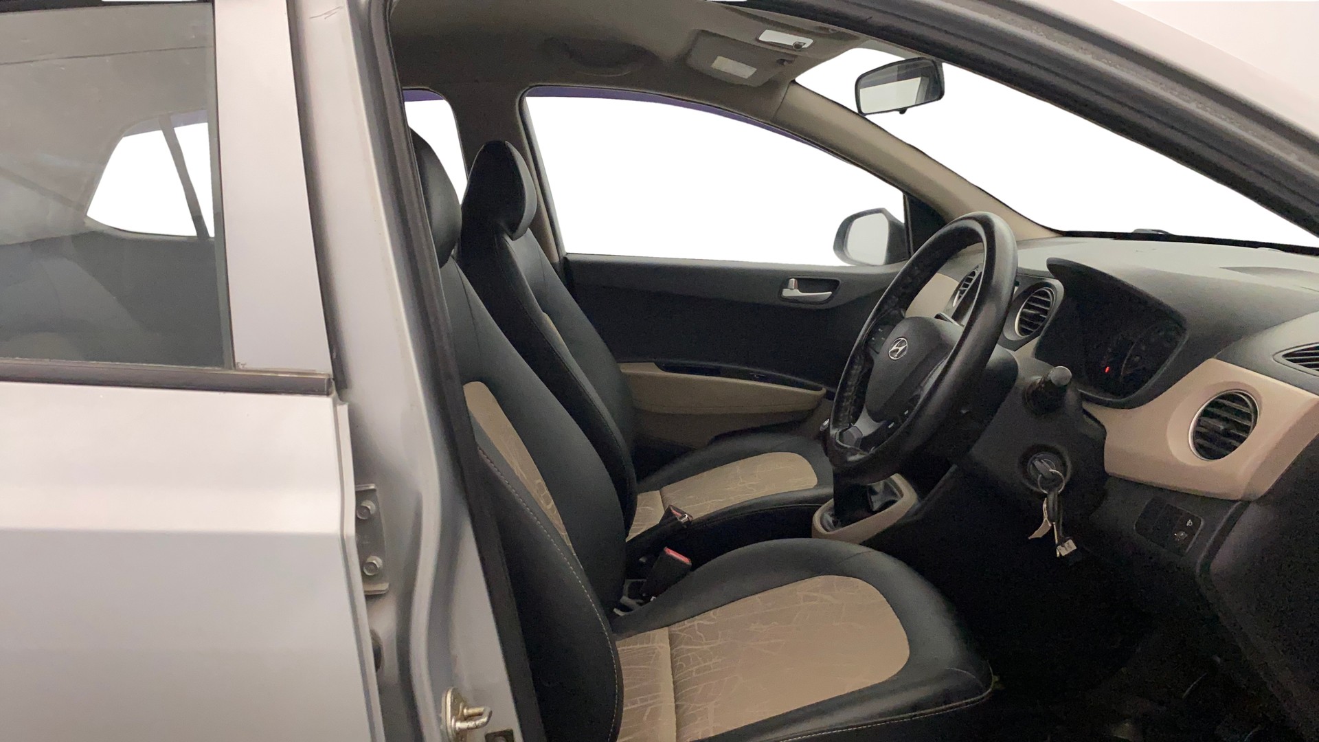 View 2019 Hyundai Grand i10 Sportz 1.2 Kappa Image 19 Used 2019 Hyundai Grand i10 Sportz 1.2 Kappa Image 19