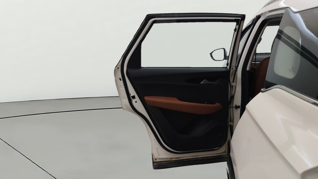 View MG Hector Plus Image 16 Used MG Hector Plus Image 16