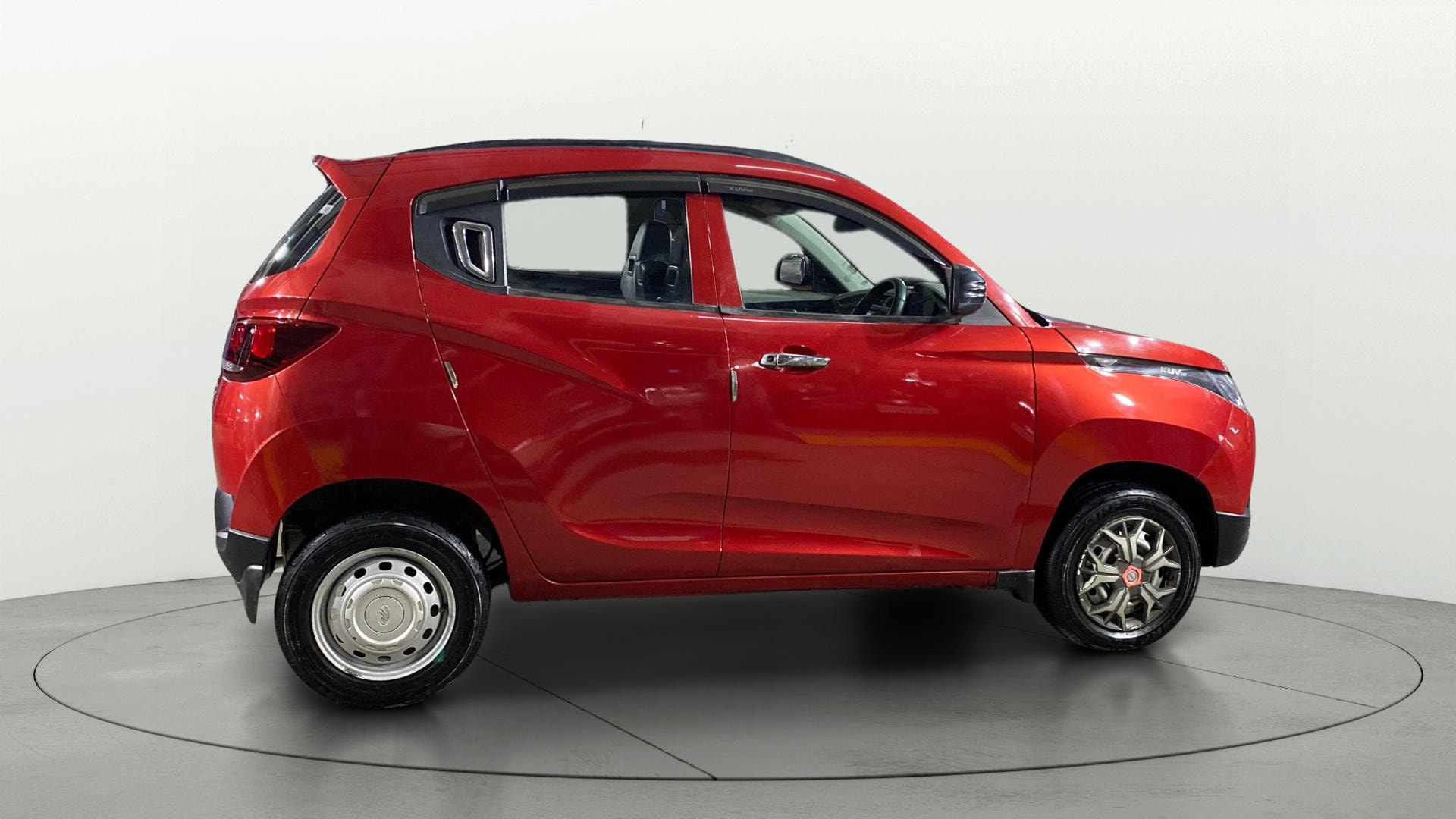 View 2017 Mahindra KUV100 K2 6 STR Image 8 Used 2017 Mahindra KUV100 K2 6 STR Image 8