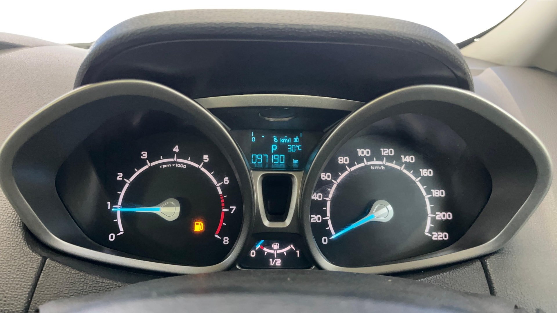 View 2015 Ford EcoSport 1.5 TDCi Diesel Ambiente BS IV Image 32 Used 2015 Ford EcoSport 1.5 TDCi Diesel Ambiente BS IV Image 32