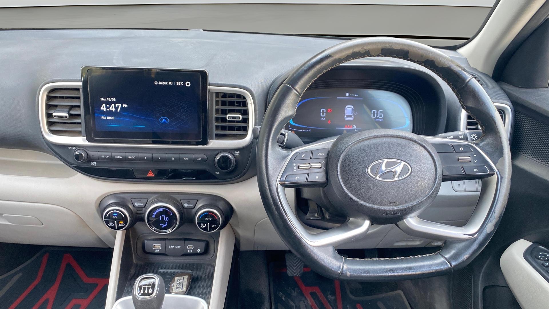 View 2024 Hyundai Venue SX 1.2 Petrol MT Image 21 Used 2024 Hyundai Venue SX 1.2 Petrol MT Image 21