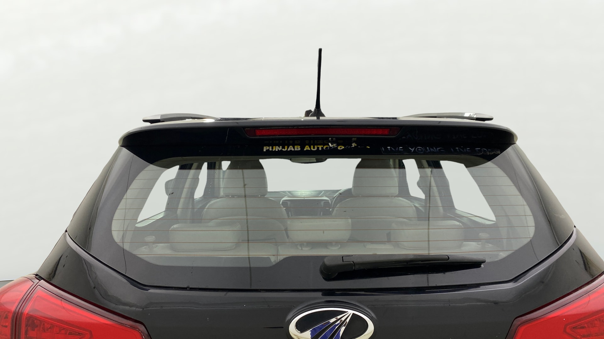 View 2019 Mahindra XUV300 W4 Petrol BS IV Image 4 Used 2019 Mahindra XUV300 W4 Petrol BS IV Image 4
