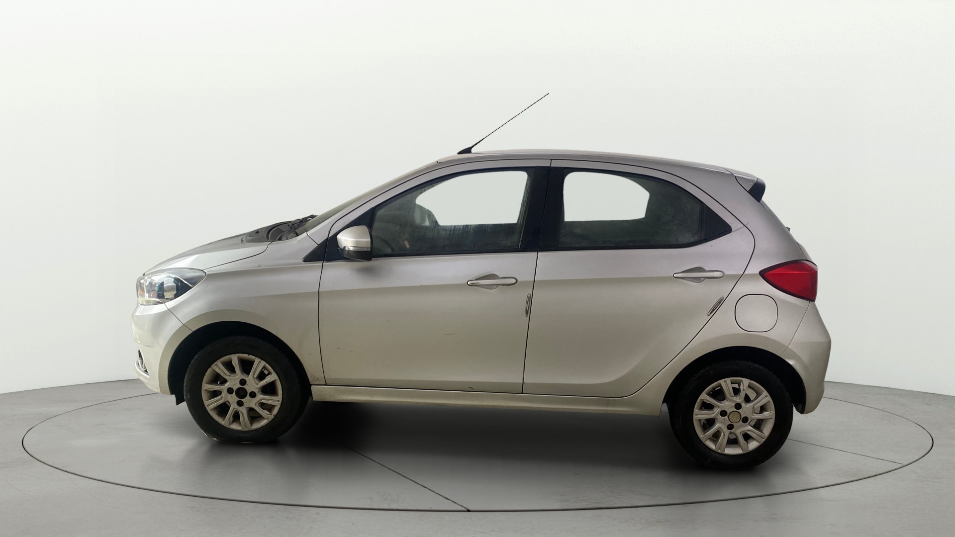 View 2016 Tata Tiago Revotorq XB Image 5 Used 2016 Tata Tiago Revotorq XB Image 5