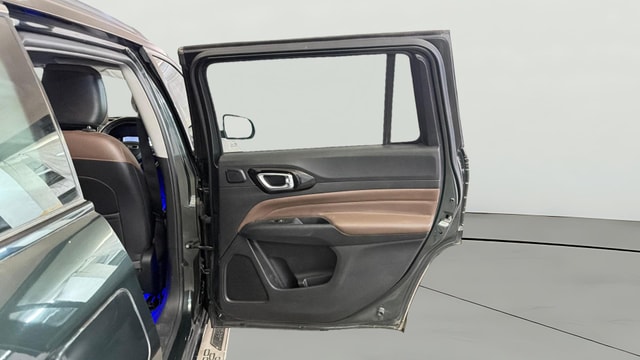View Jeep Meridian Image 6 Used Jeep Meridian Image 6