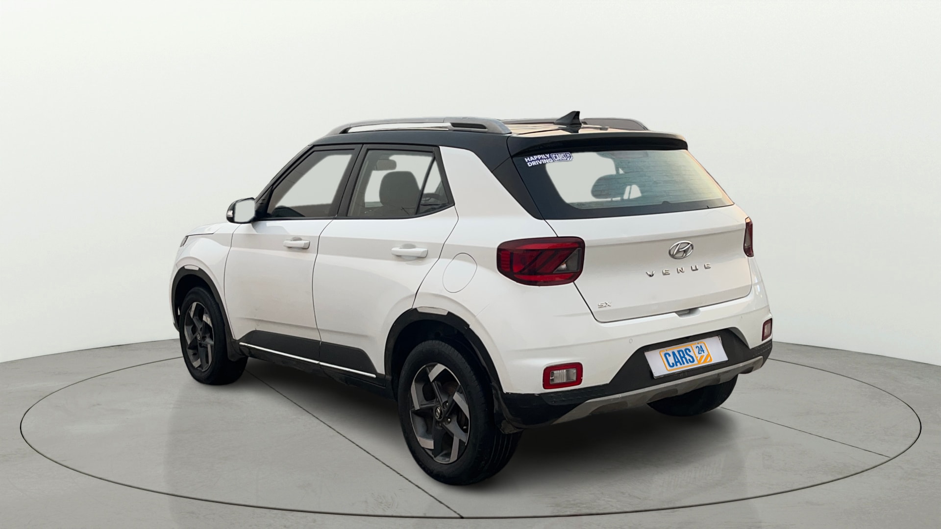 View 2019 Hyundai Venue SX 1.4 Diesel Dual Tone BS IV Image 2 Used 2019 Hyundai Venue SX 1.4 Diesel Dual Tone BS IV Image 2