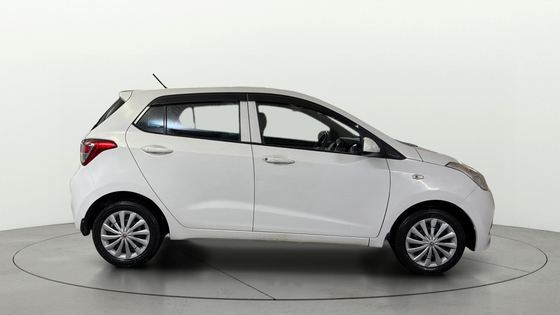 View 2016 Hyundai Grand i10 Magna 1.2 Kappa VTVT Image 8 Used 2016 Hyundai Grand i10 Magna 1.2 Kappa VTVT Image 8