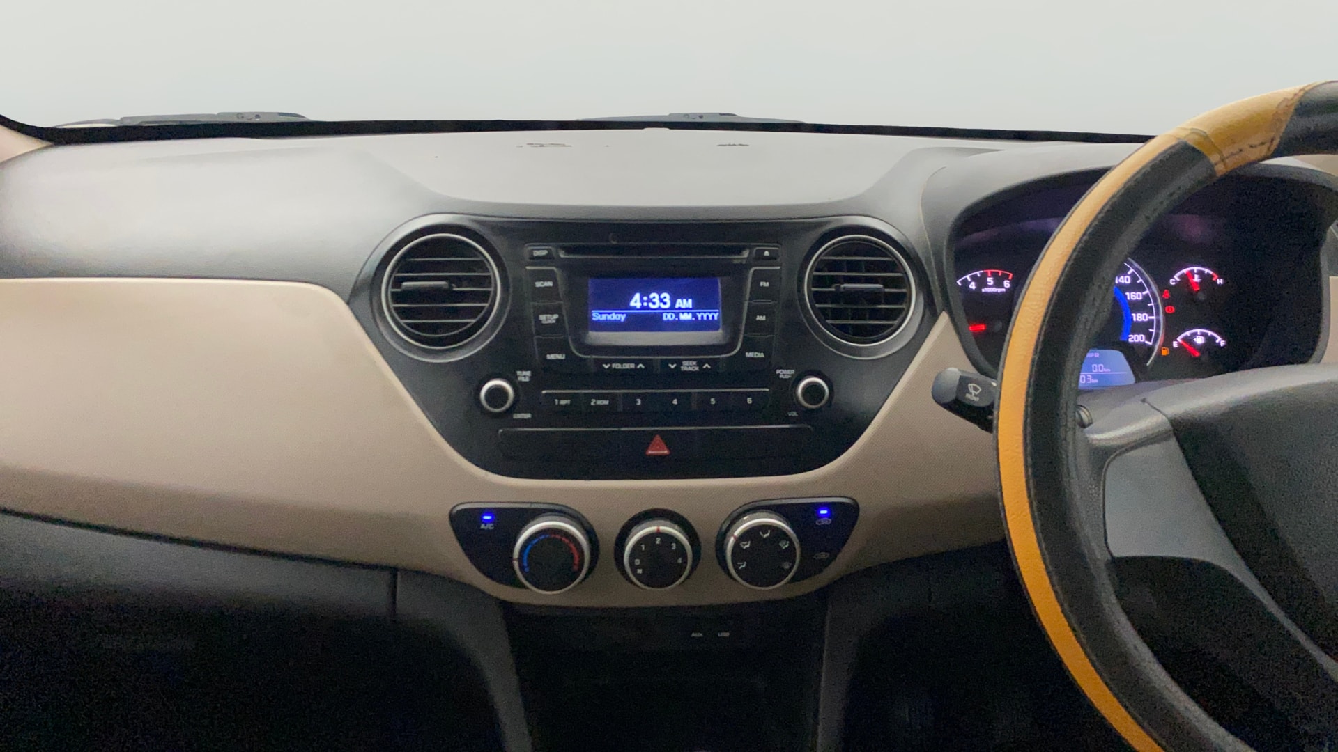 View 2014 Hyundai Grand i10 1.1 Sportz Diesel Image 18 Used 2014 Hyundai Grand i10 1.1 Sportz Diesel Image 18