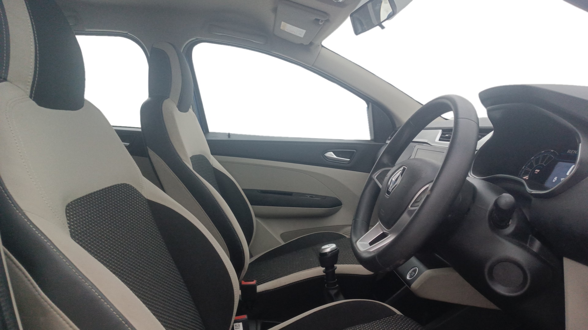 View 2019 Renault Triber RXZ Image 18 Used 2019 Renault Triber RXZ Image 18