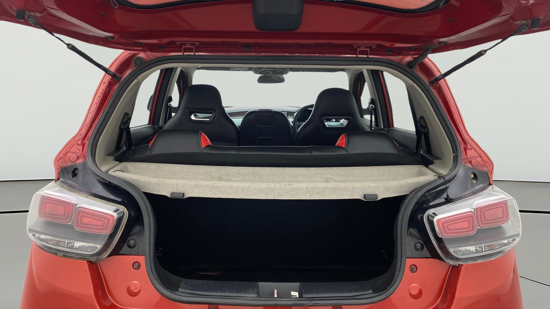 View 2018 Mahindra KUV100 K2 Petrol BS IV Image 37 Used 2018 Mahindra KUV100 K2 Petrol BS IV Image 37