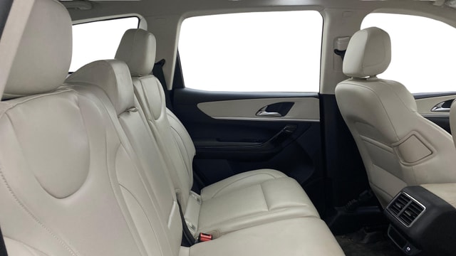 View Mahindra XUV700 Image 38 Used Mahindra XUV700 Image 38