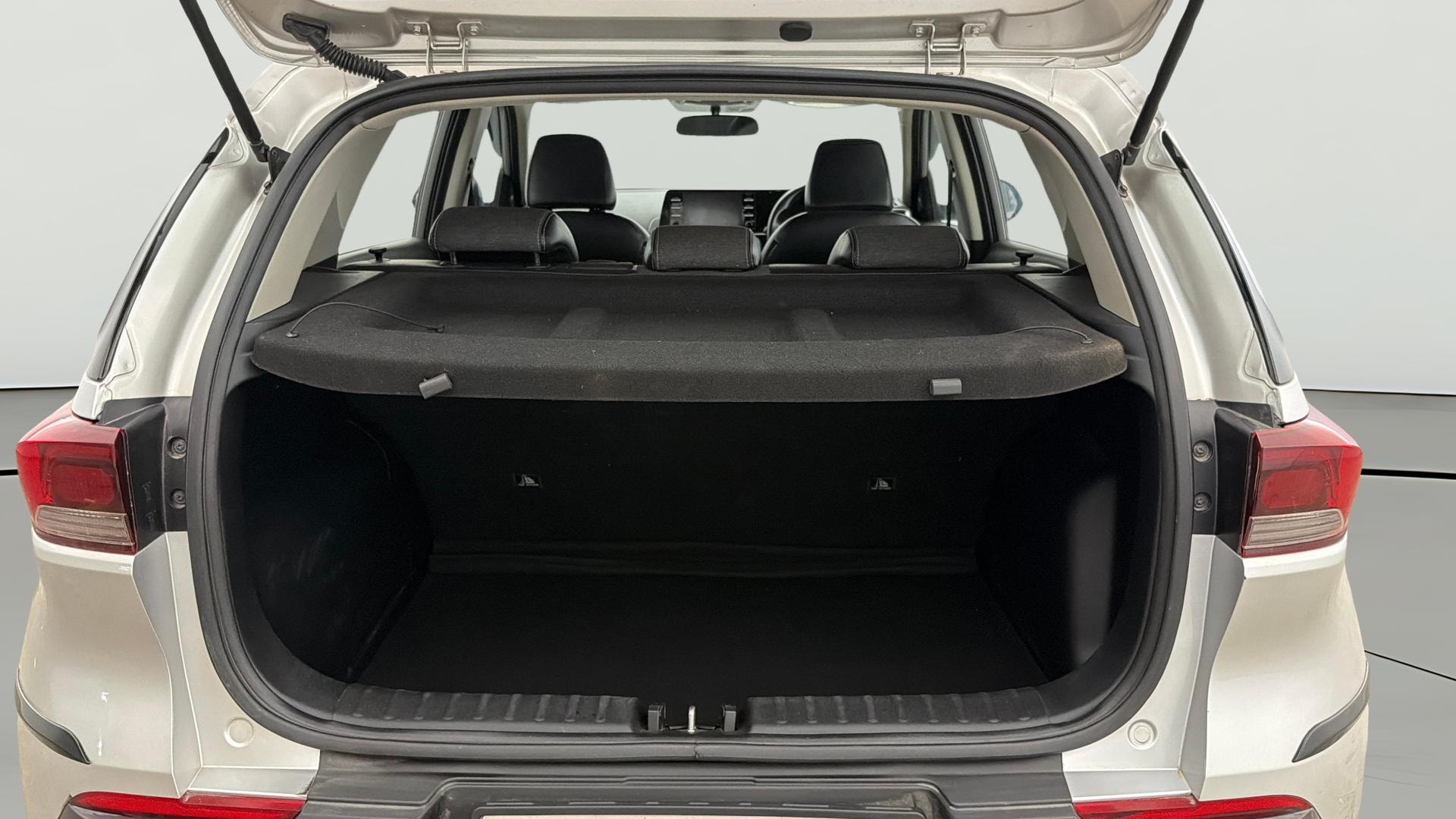 View 2023 Kia Sonet HTK Plus Petrol Image 38 Used 2023 Kia Sonet HTK Plus Petrol Image 38