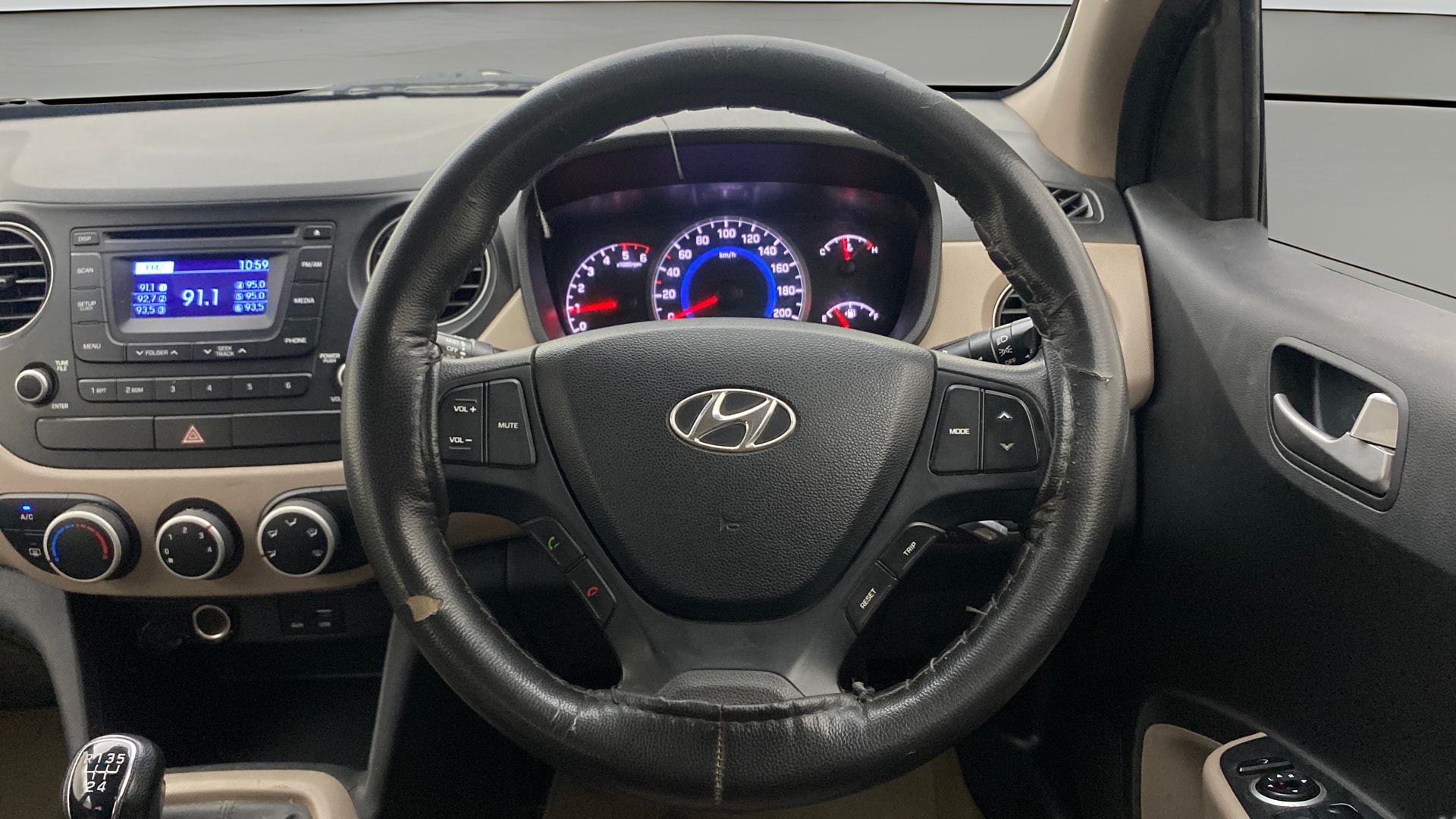 View 2017 Hyundai Grand i10 1.1 Sportz Diesel Image 20 Used 2017 Hyundai Grand i10 1.1 Sportz Diesel Image 20