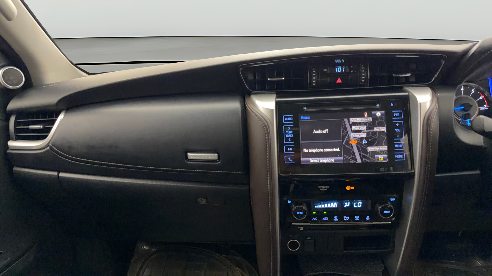 View 2019 Toyota Fortuner 2.7 4X2 AT Image 34 Used 2019 Toyota Fortuner 2.7 4X2 AT Image 34
