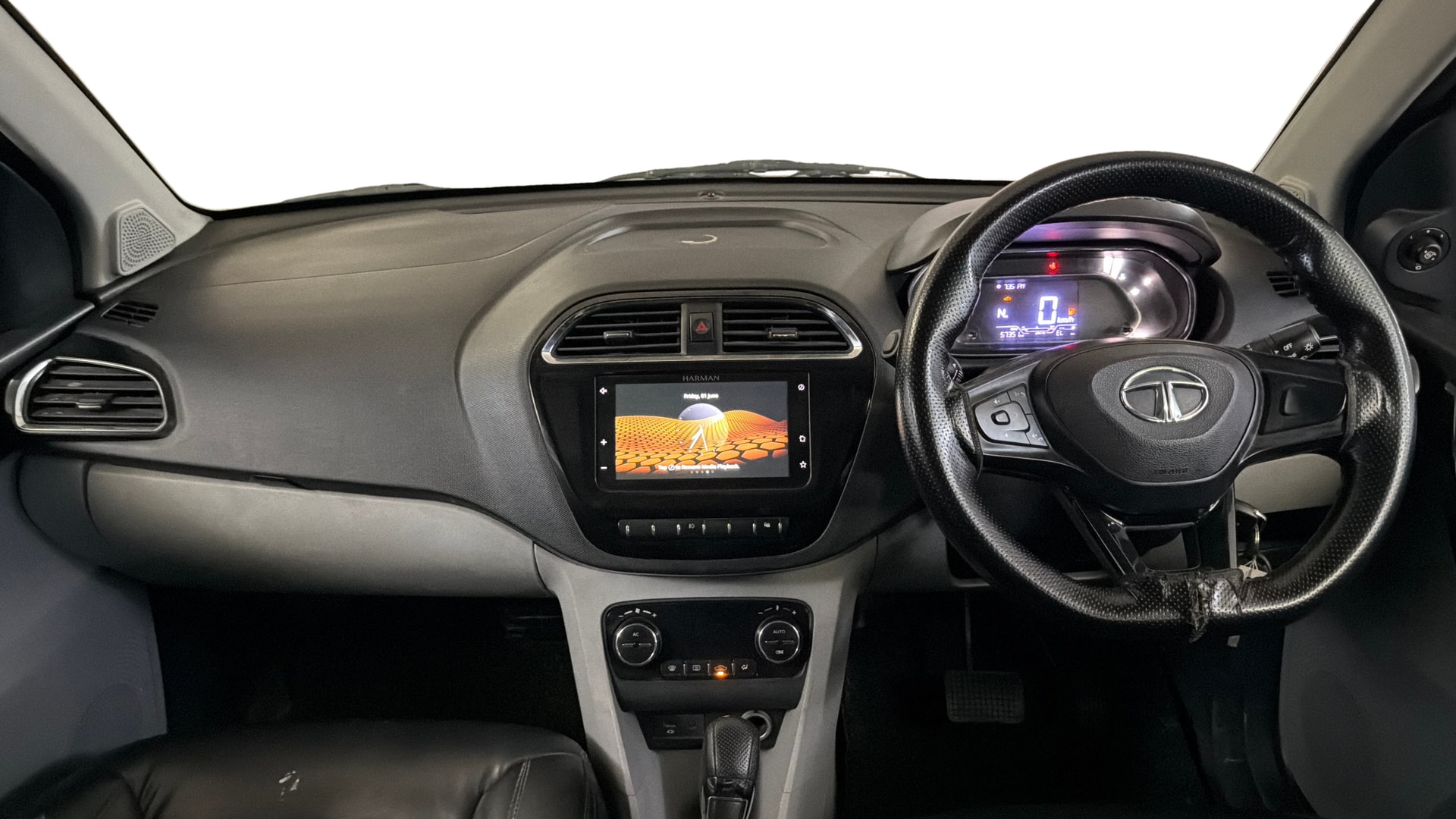 View 2020 Tata Tiago Revotorq XB Image 15 Used 2020 Tata Tiago Revotorq XB Image 15