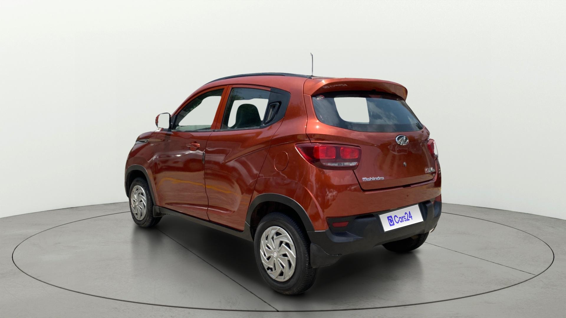 View 2017 Mahindra KUV100 K4 Plus Petrol 6 Seater BS IV Image 2 Used 2017 Mahindra KUV100 K4 Plus Petrol 6 Seater BS IV Image 2