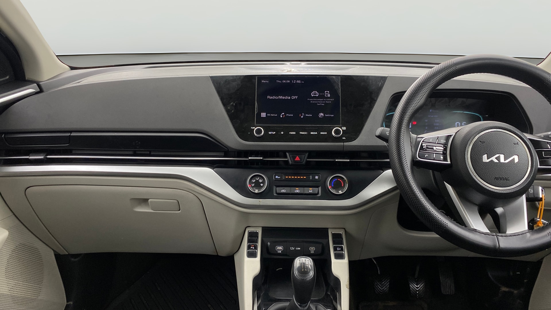 View 2023 Kia Carens Prestige 1.4 Petrol 7 STR Image 18 Used 2023 Kia Carens Prestige 1.4 Petrol 7 STR Image 18
