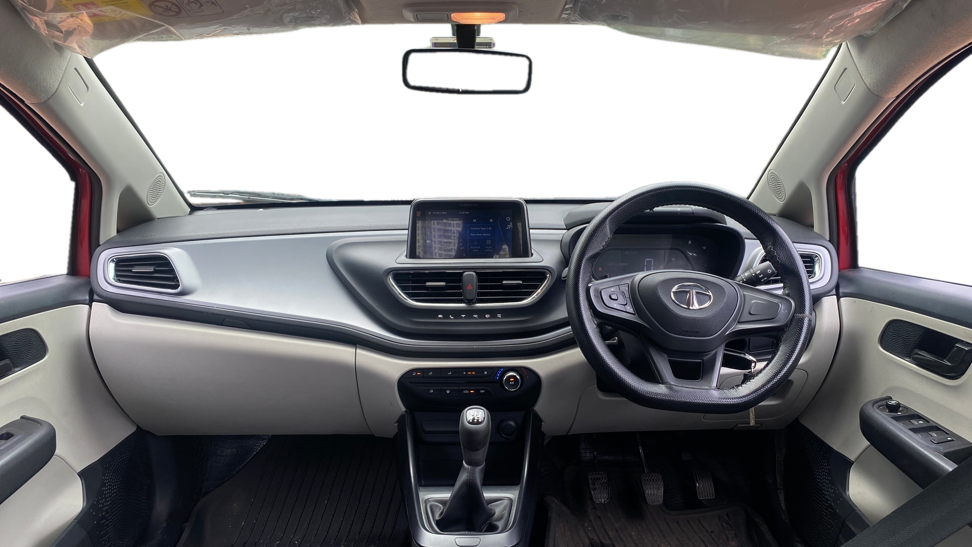 View 2023 Tata Altroz XZ Petrol Image 15 Used 2023 Tata Altroz XZ Petrol Image 15