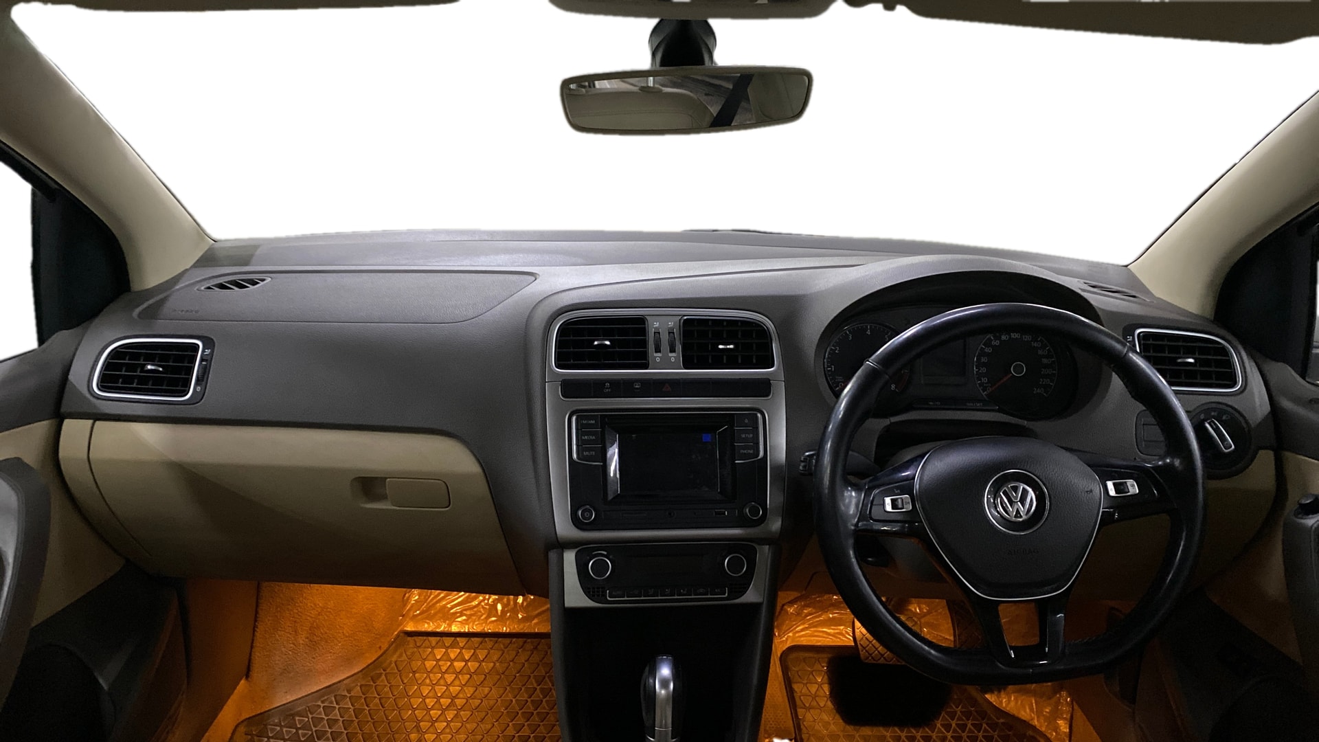 View 2018 Volkswagen Vento DSG Image 15 Used 2018 Volkswagen Vento DSG Image 15