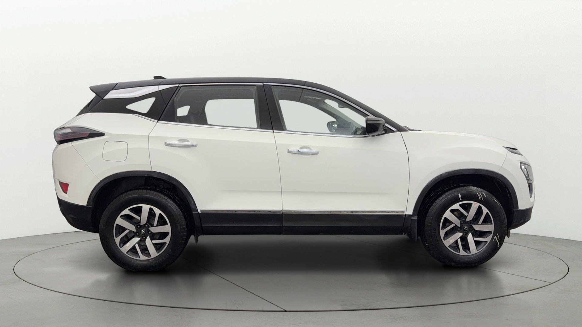 View 2022 Tata Harrier XE Image 9 Used 2022 Tata Harrier XE Image 9