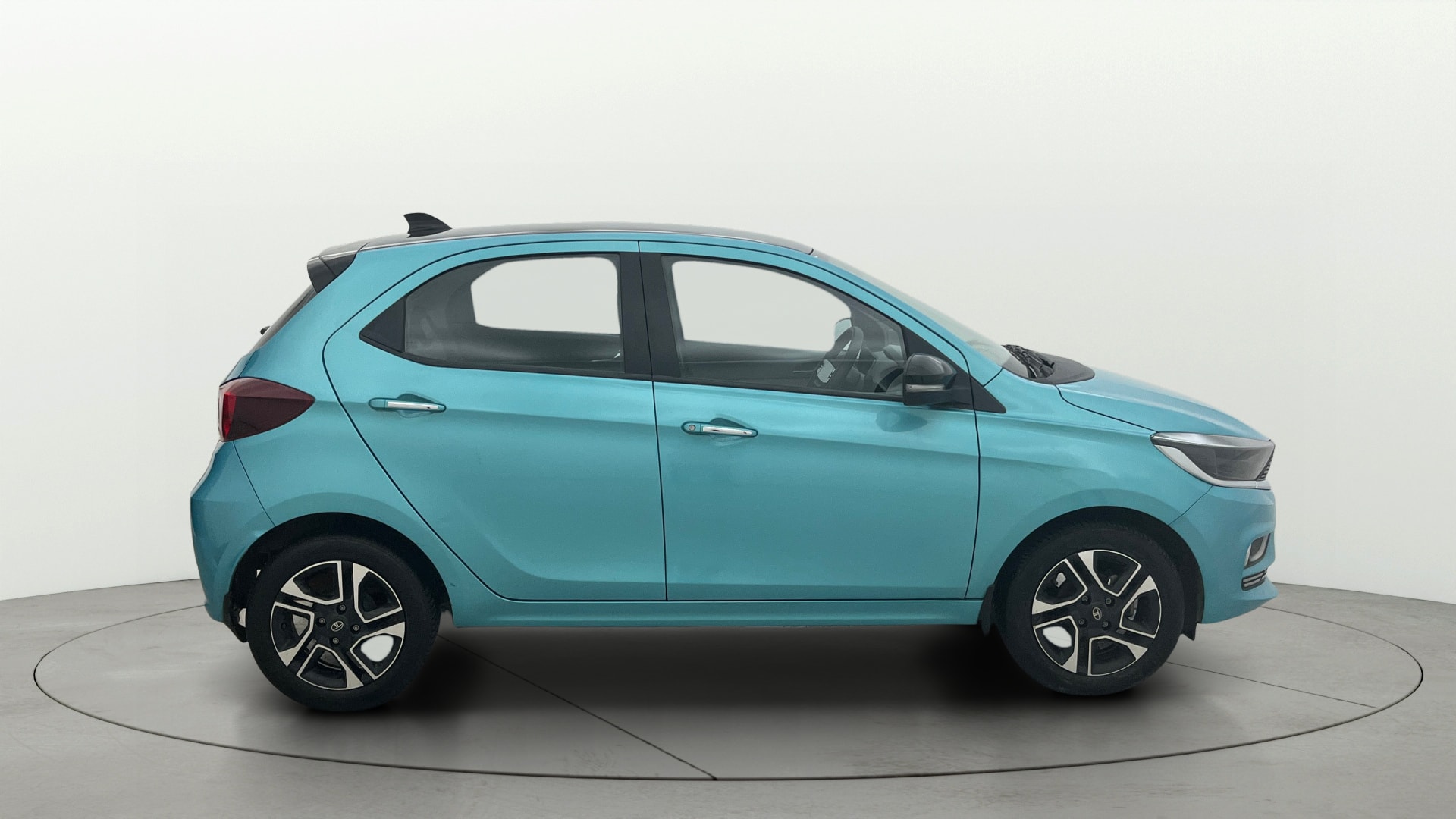 View 2025 Tata Tiago Revotorq XB Image 28 Used 2025 Tata Tiago Revotorq XB Image 28