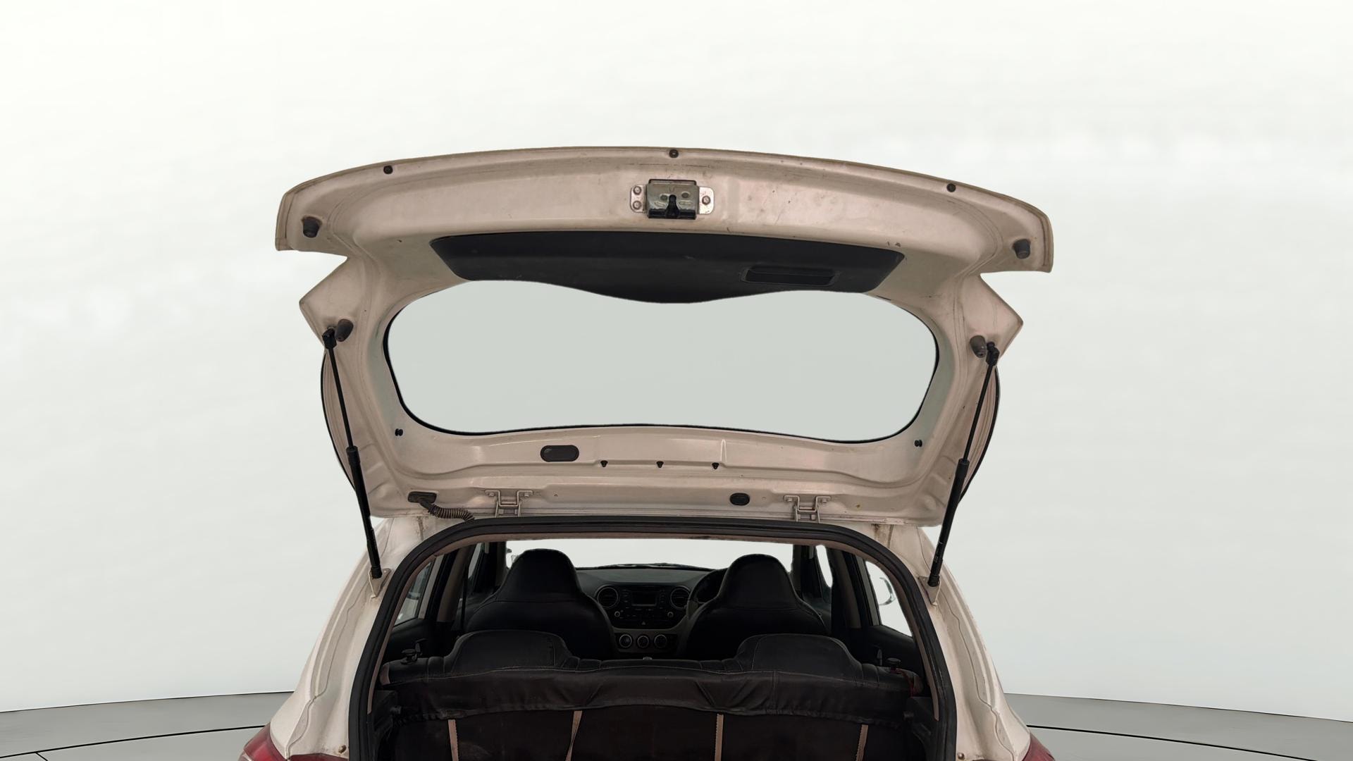 View 2014 Hyundai Grand i10 Sportz 1.2 Kappa Image 29 Used 2014 Hyundai Grand i10 Sportz 1.2 Kappa Image 29