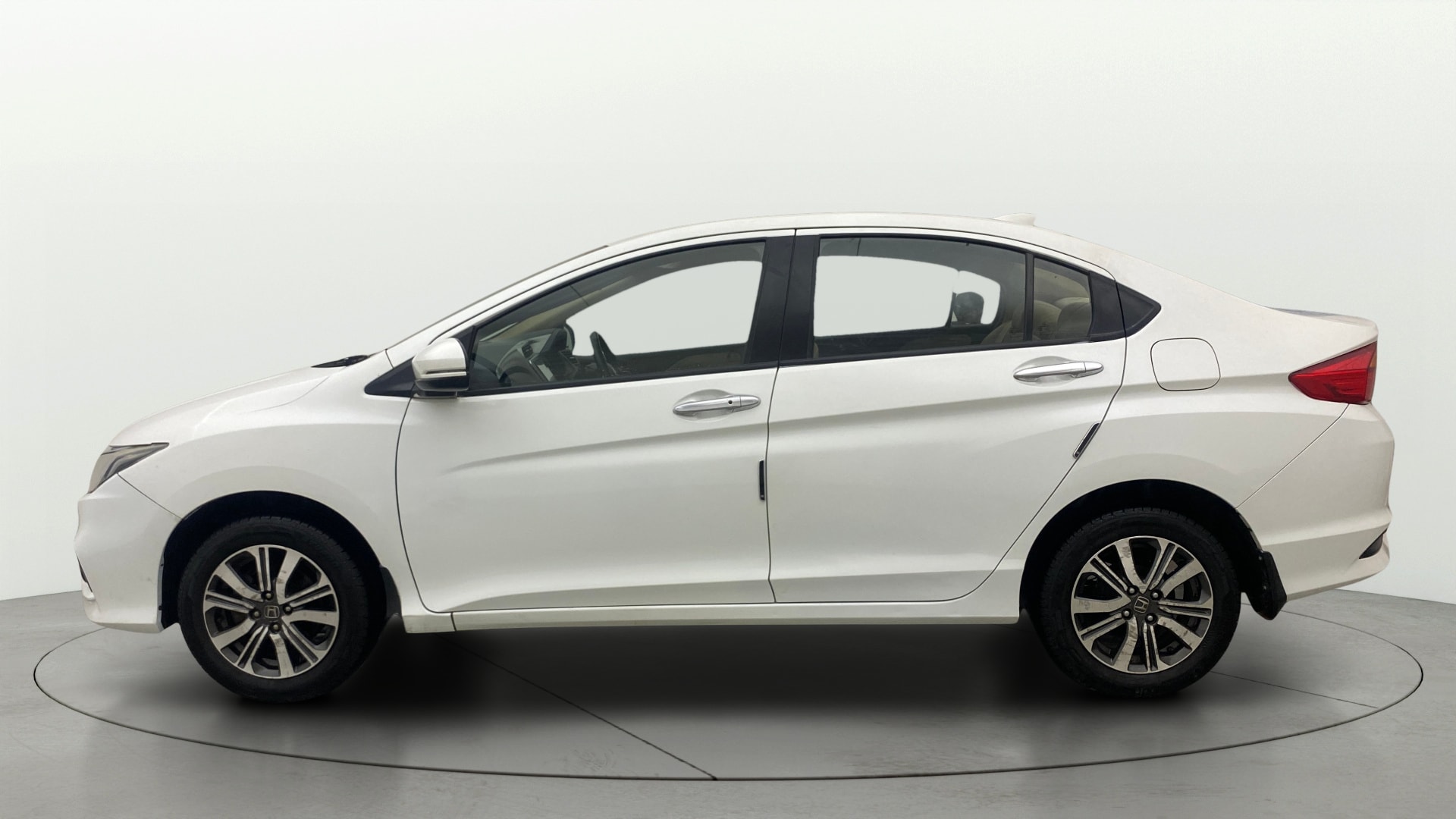 View 2019 Honda City ZX MT Diesel Anniversary Edition Image 6 Used 2019 Honda City ZX MT Diesel Anniversary Edition Image 6