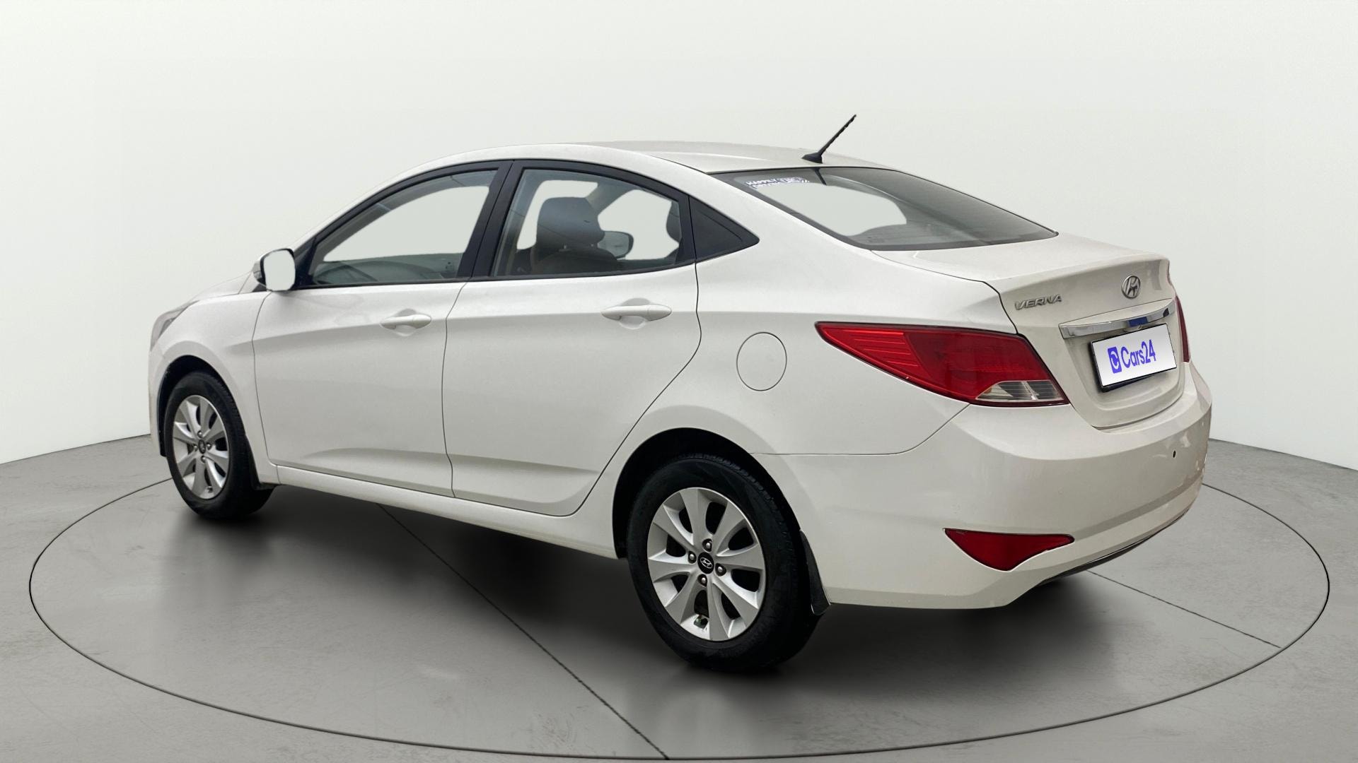 View 2015 Hyundai Fluidic Verna 1.6 VTVT S Image 2 Used 2015 Hyundai Fluidic Verna 1.6 VTVT S Image 2