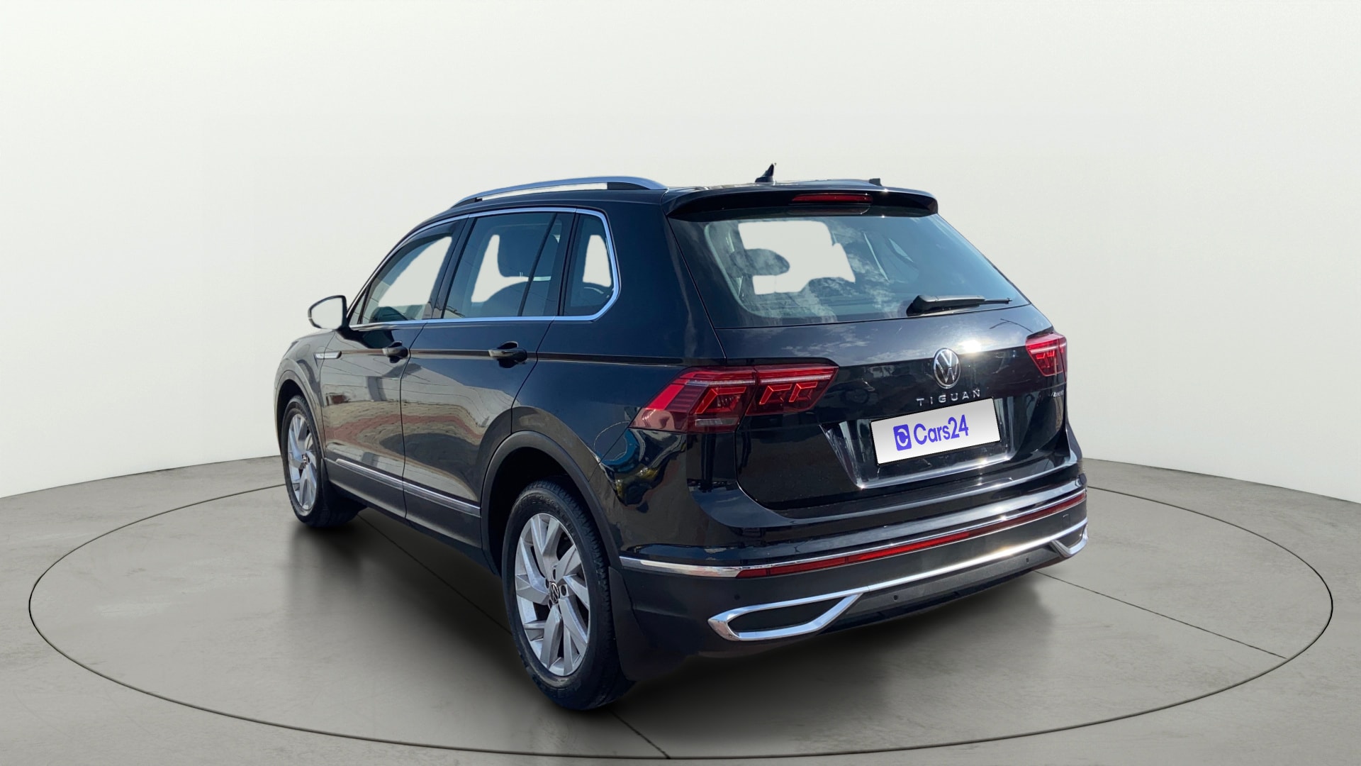 View 2023 Volkswagen Tiguan DSG 4MOTION Comfortline Image 2 Used 2023 Volkswagen Tiguan DSG 4MOTION Comfortline Image 2