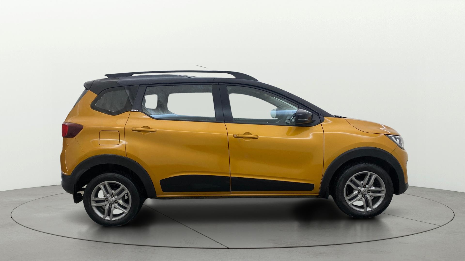 View 2021 Renault Triber RXZ AMT Dual Tone Image 8 Used 2021 Renault Triber RXZ AMT Dual Tone Image 8