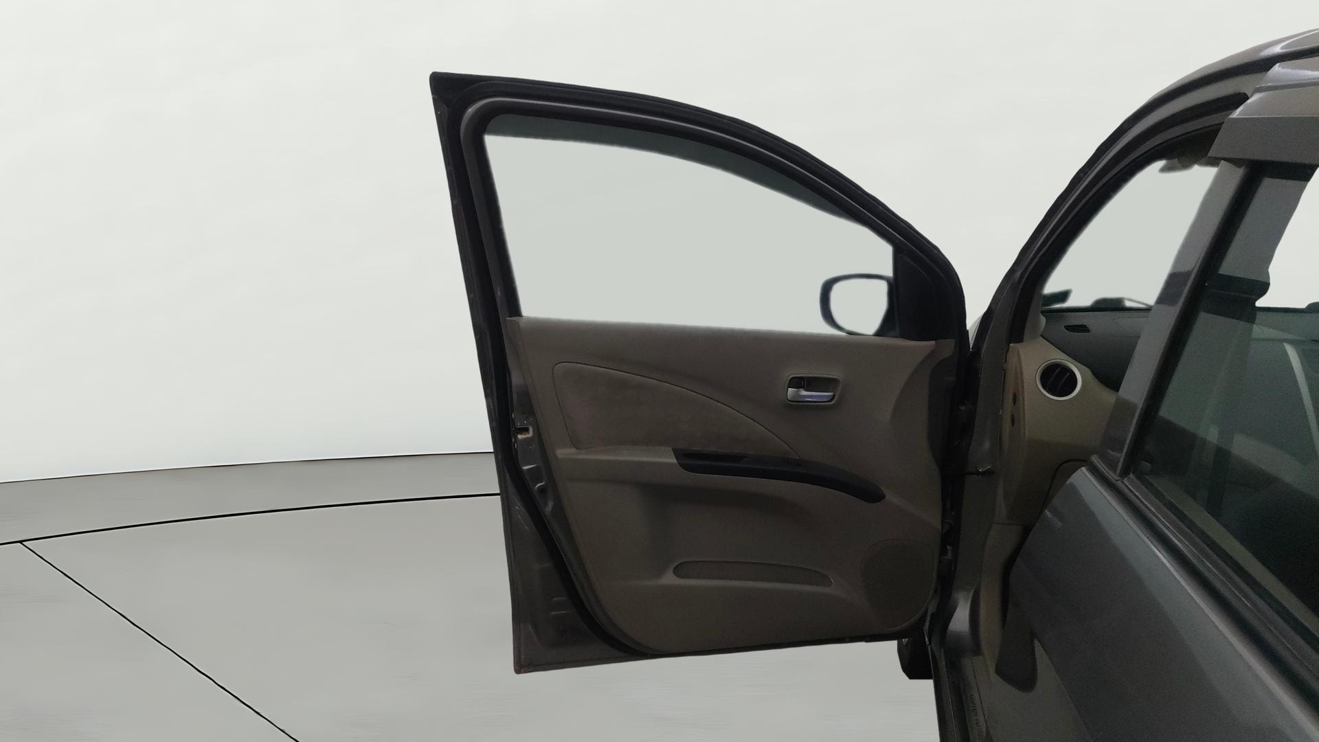 View 2015 Maruti Suzuki 1000 Base Variant Image 30 Used 2015 Maruti Suzuki 1000 Base Variant Image 30