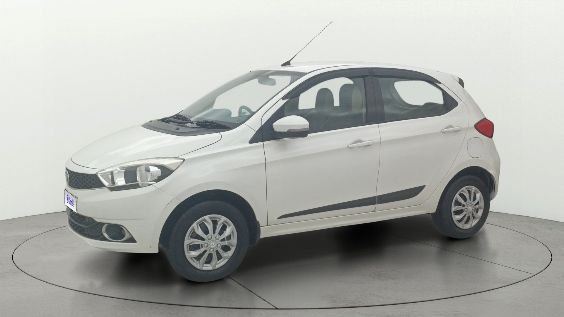 View 2019 Tata Tiago Revotorq XB Image 34 Used 2019 Tata Tiago Revotorq XB Image 34