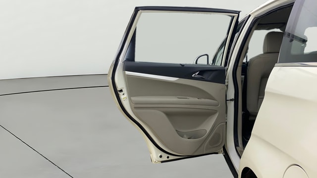 View Mahindra Marazzo Image 15 Used Mahindra Marazzo Image 15