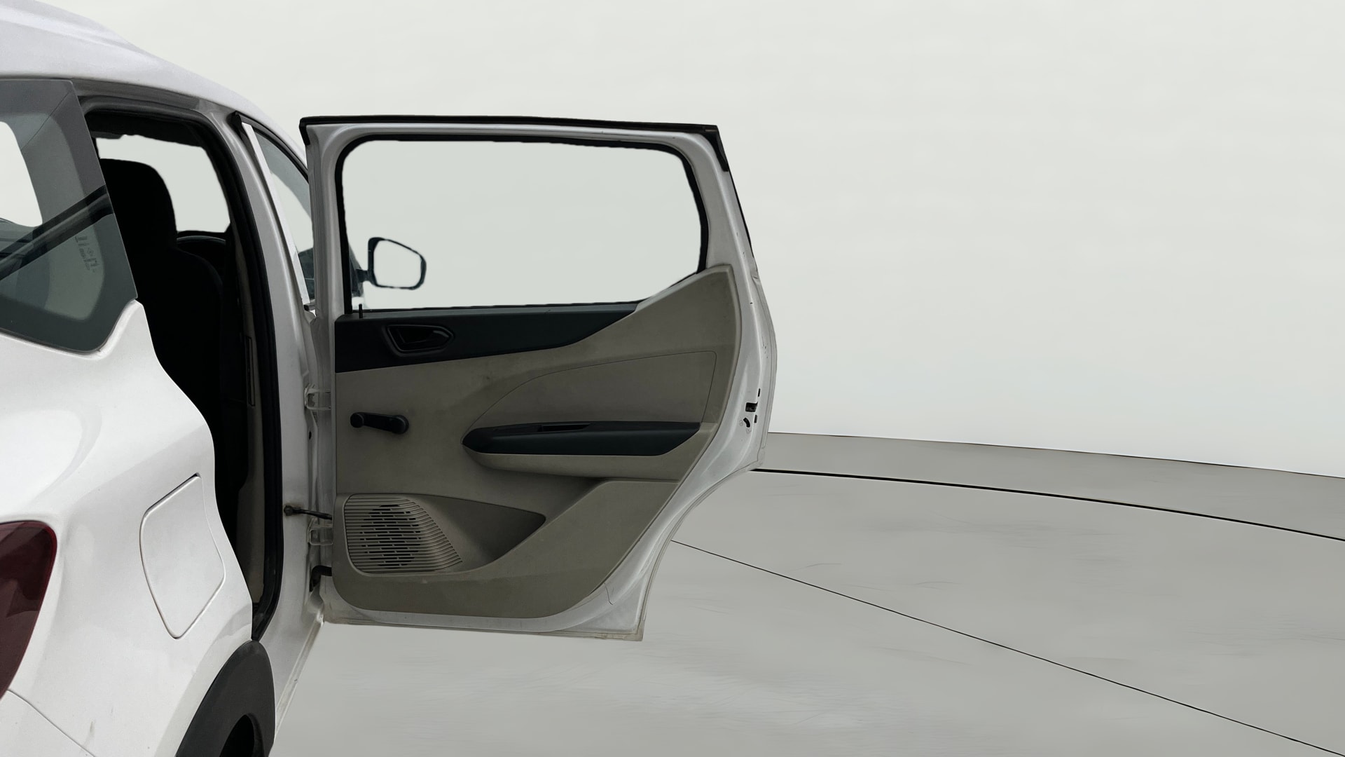 View 2019 Renault Triber RXE Image 7 Used 2019 Renault Triber RXE Image 7